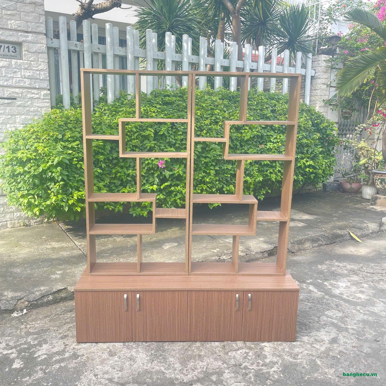 Kệ trưng bày gỗ công nghiệp màu nâu 1m6x1m8 cũ đẹp - Ảnh 4