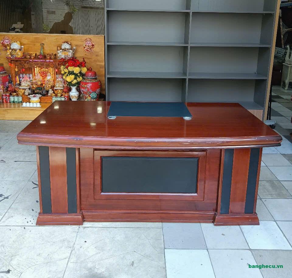 Bàn giám đốc Hòa Phát 1m8x90cm màu nâu mới 90%