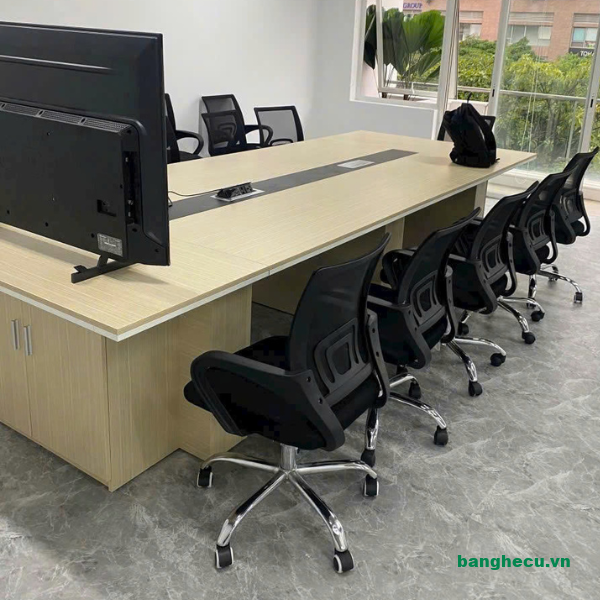 thanh-ly-ban-hop-van-phong-2m4-mau-kem