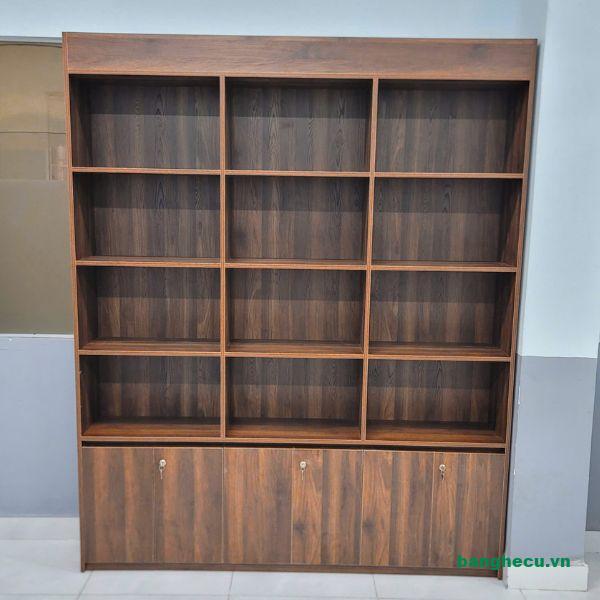 tu-ke-trung-bay-go-mdf-mau-nau