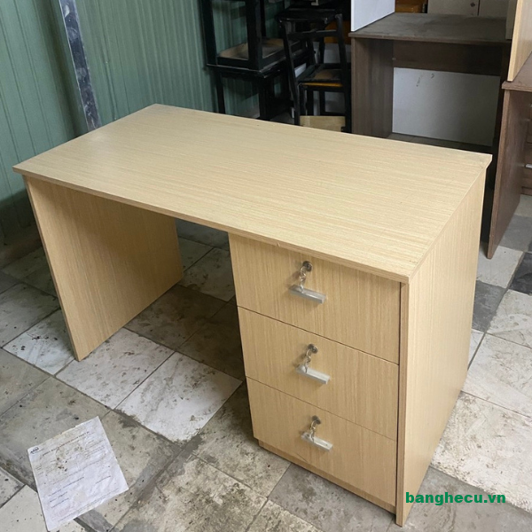Bàn làm viêc 3 hộc kéo có khóa mới 95%