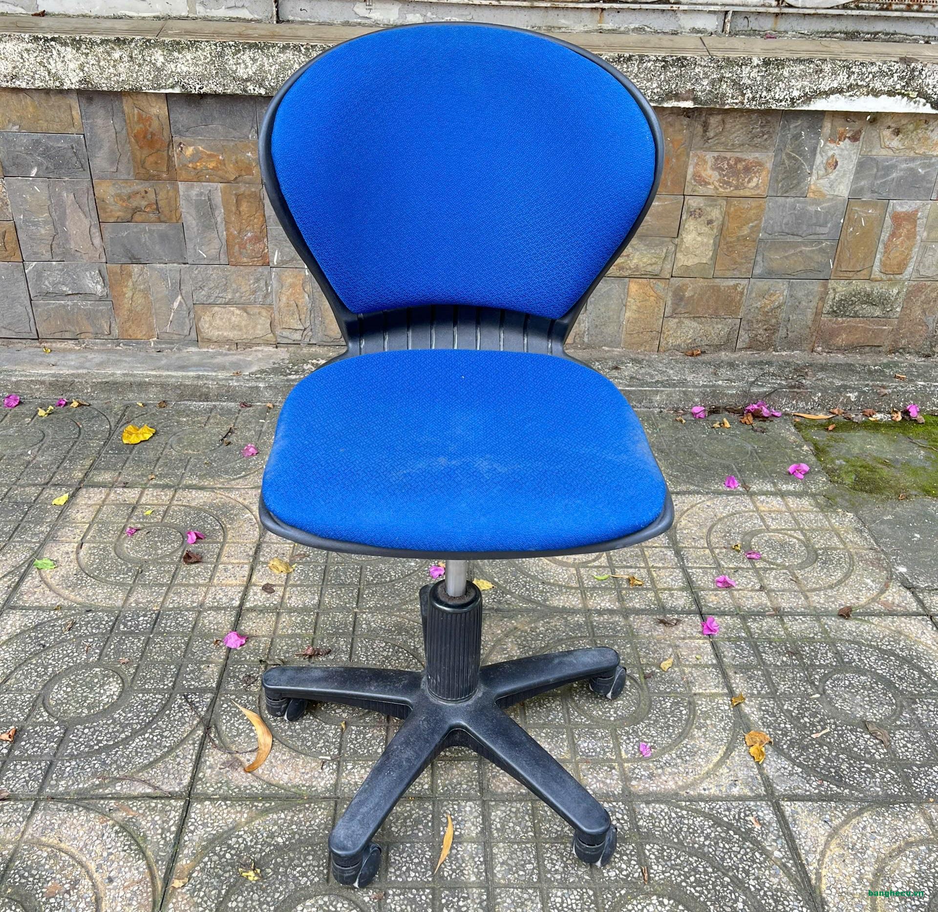 Ghế xoay văn phòng không tay đệm bọc vải màu xanh