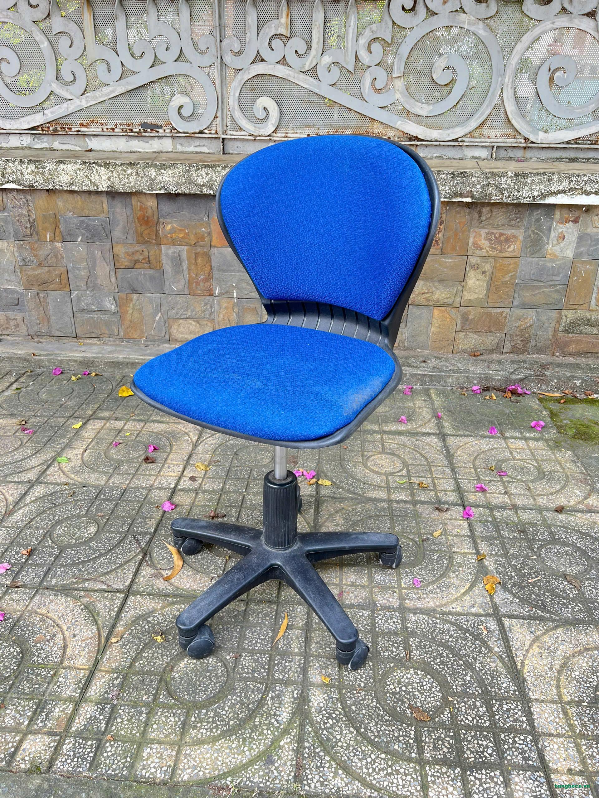 Ghế xoay văn phòng không tay đệm bọc vải màu xanh - Ảnh 2
