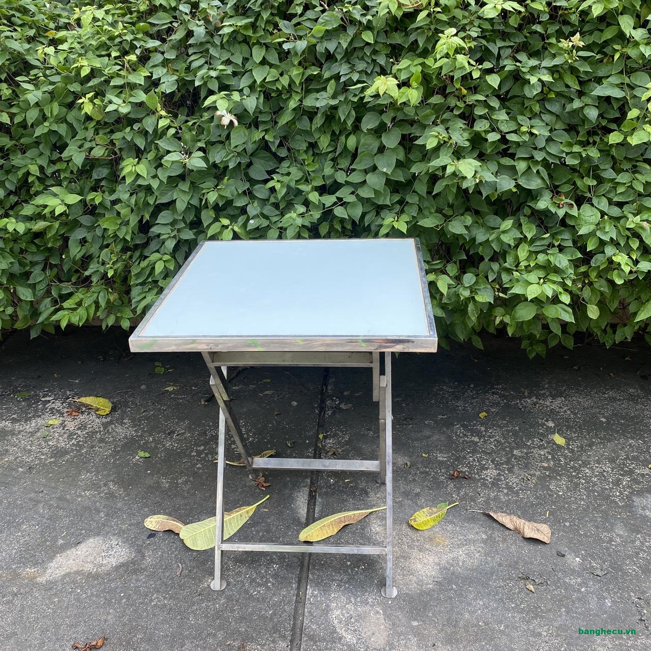 Bàn cà phê vuông khung inox mặt kính như mới