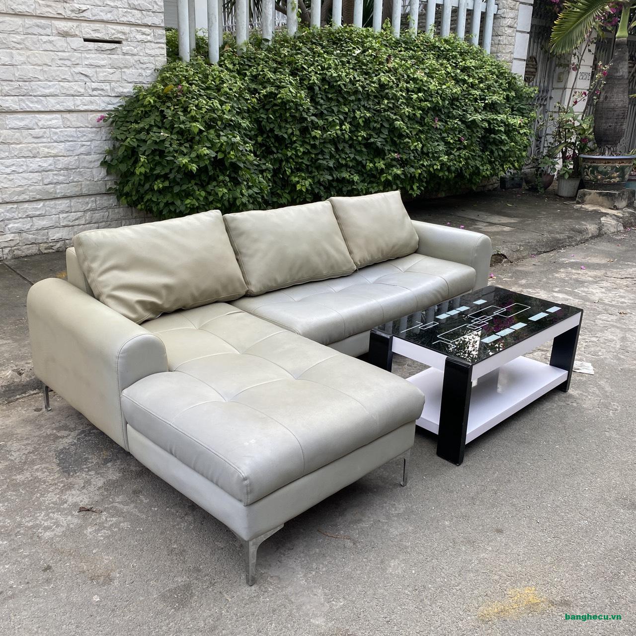 Bộ ghế sofa chữ L bọc da chân inox kèm bàn