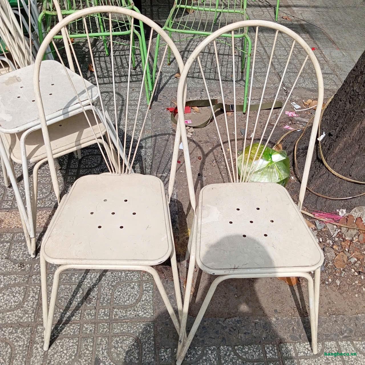 Ghế tăm quạt mặt tôn, ghế sắt sân vườn cũ