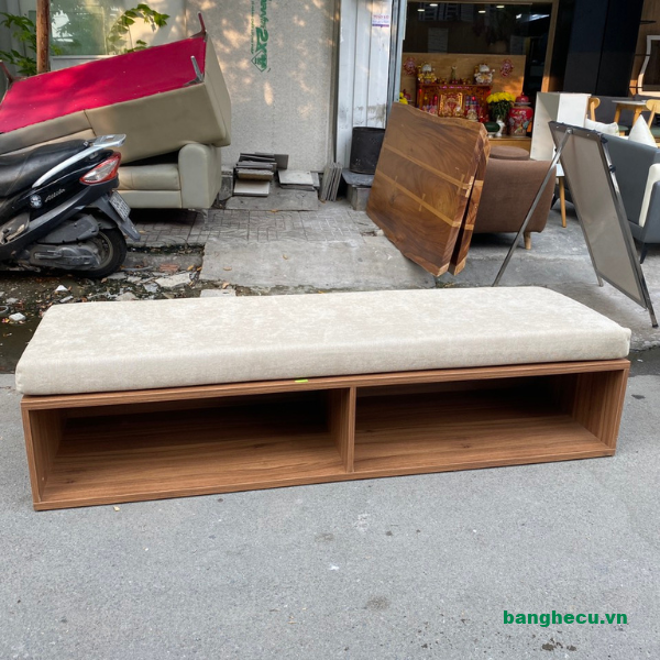 Kệ dép, băng ghế ngồi mang dài dép lối vào cũ