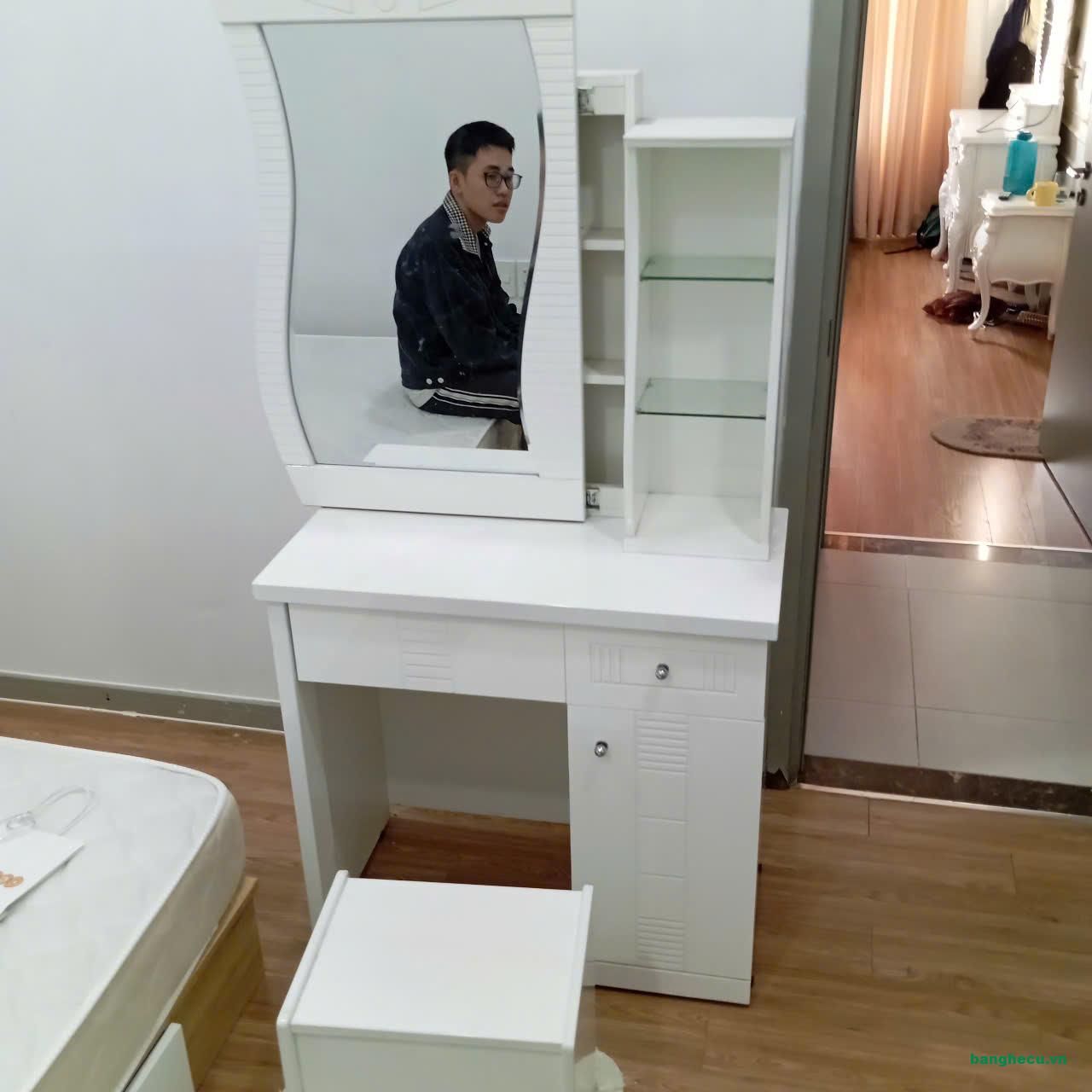 Thanh lý Bàn phấn trang điểm gỗ công nghiệp màu trắng