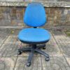 Ghế xoay văn phòng đệm vải màu xanh không tay cũ