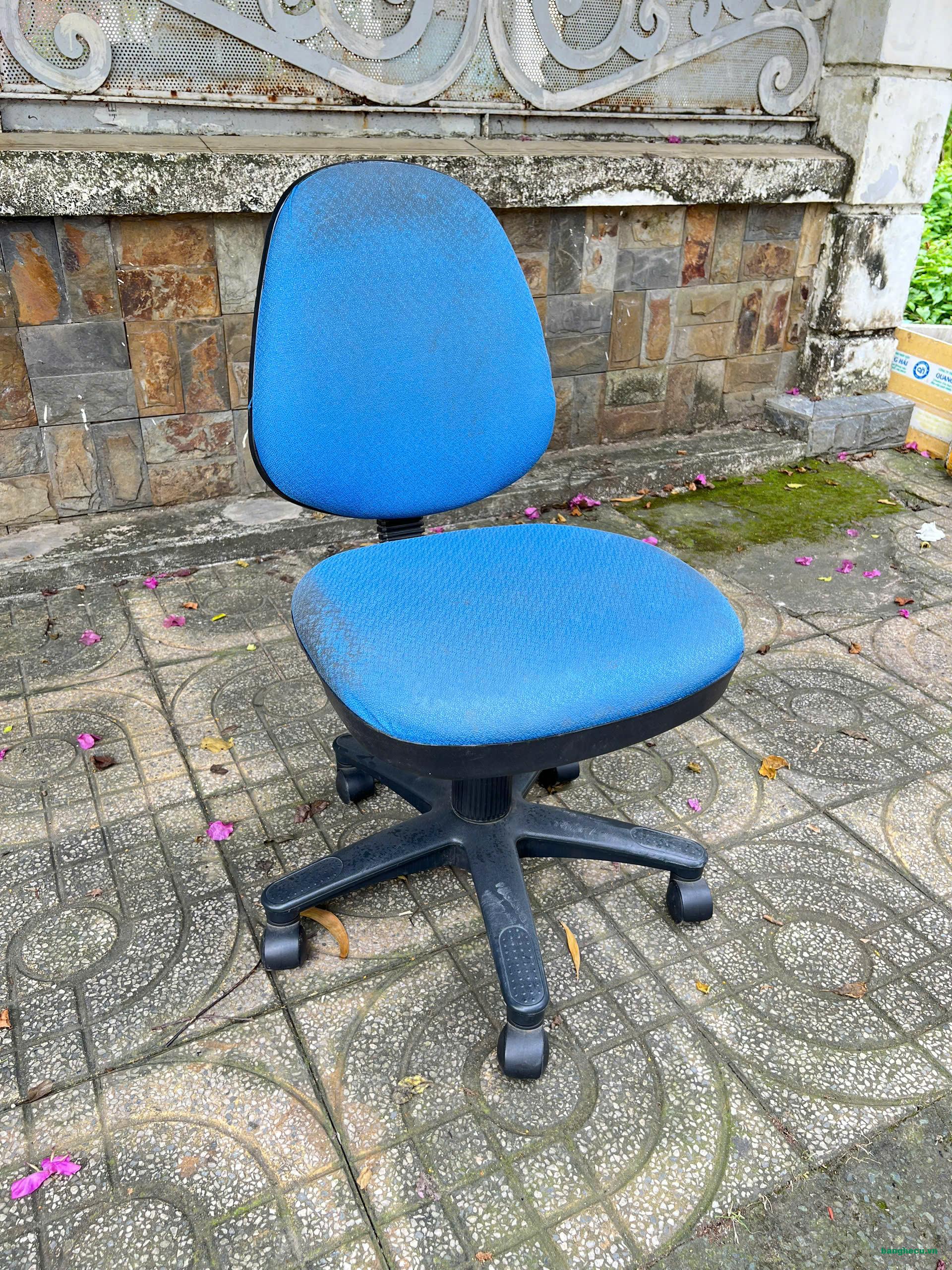 Ghế xoay văn phòng đệm vải màu xanh không tay cũ - Ảnh 2