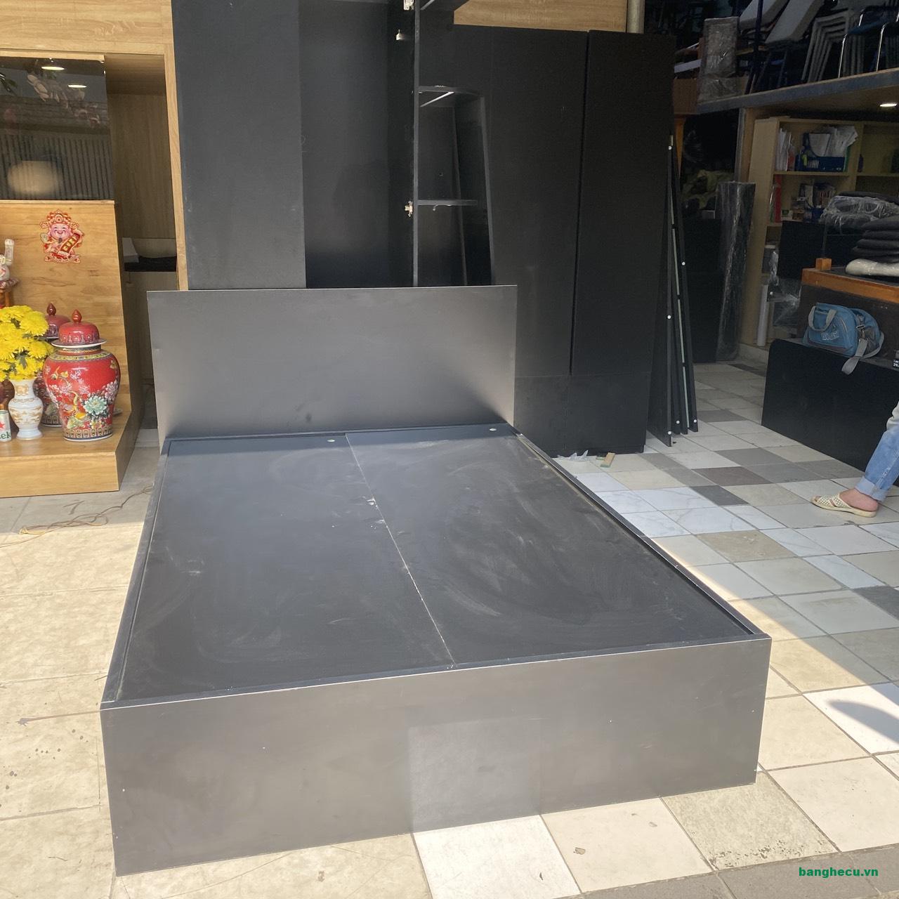 Thanh lý Giường gỗ MDF màu đen 1m4 như mới - Ảnh 2