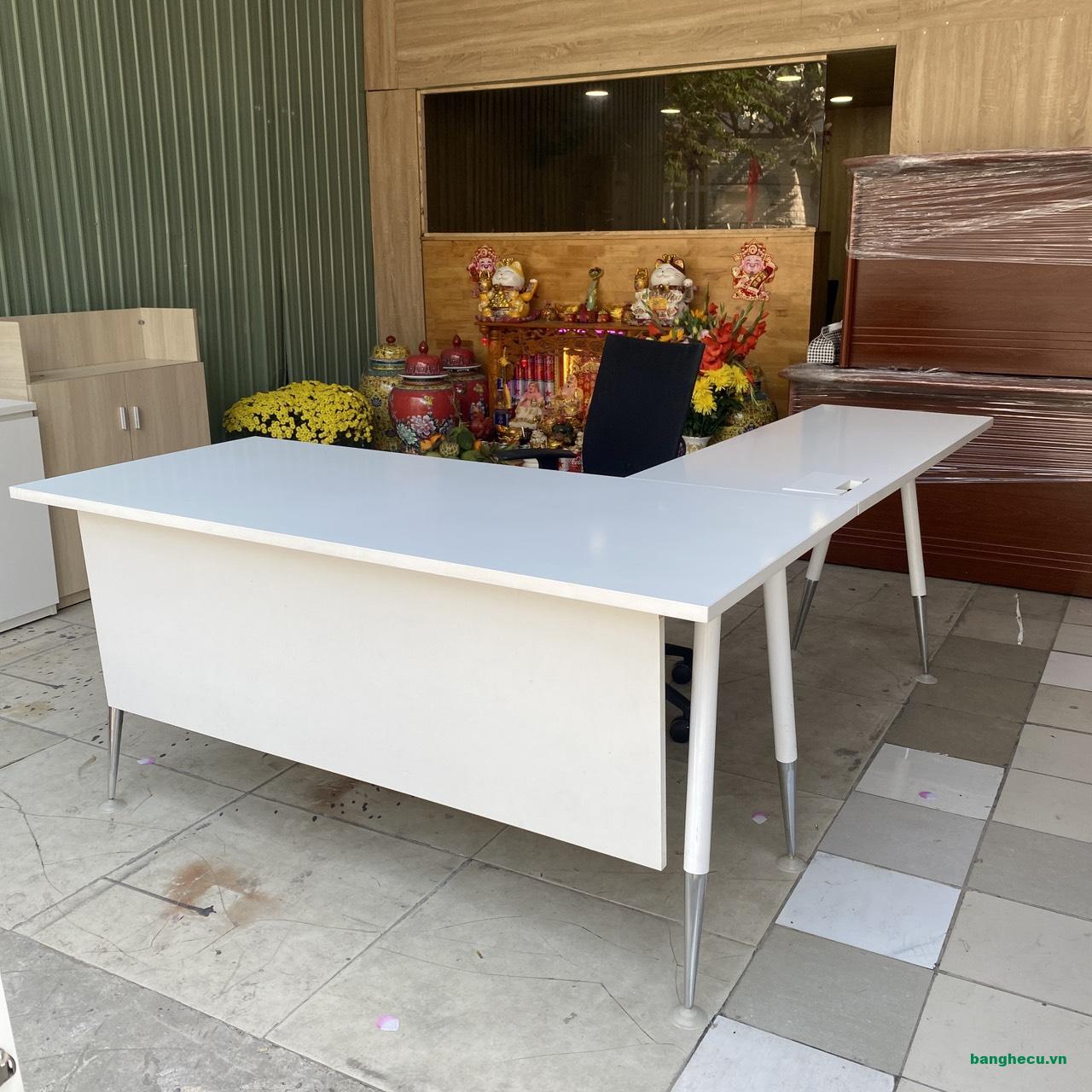 Bàn Trưởng phòng chữ L hiện đại 2mx1m6 mới 90%