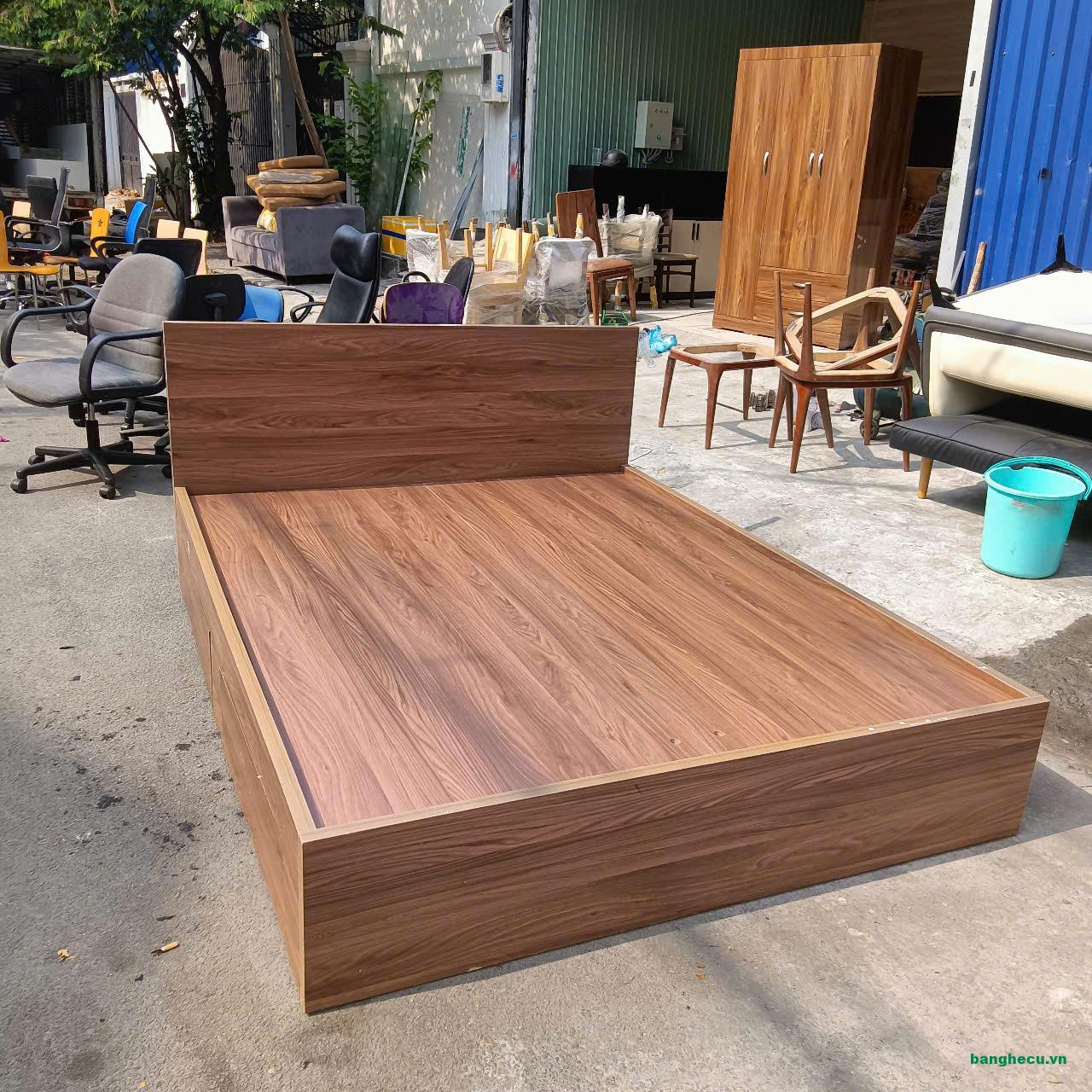 Thanh lý Giường gỗ MDF 2 hộc 1m6x2m màu nâu - Ảnh 2