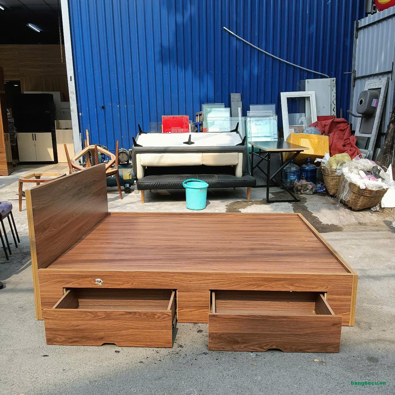 Thanh lý Giường gỗ MDF 2 hộc 1m6x2m màu nâu