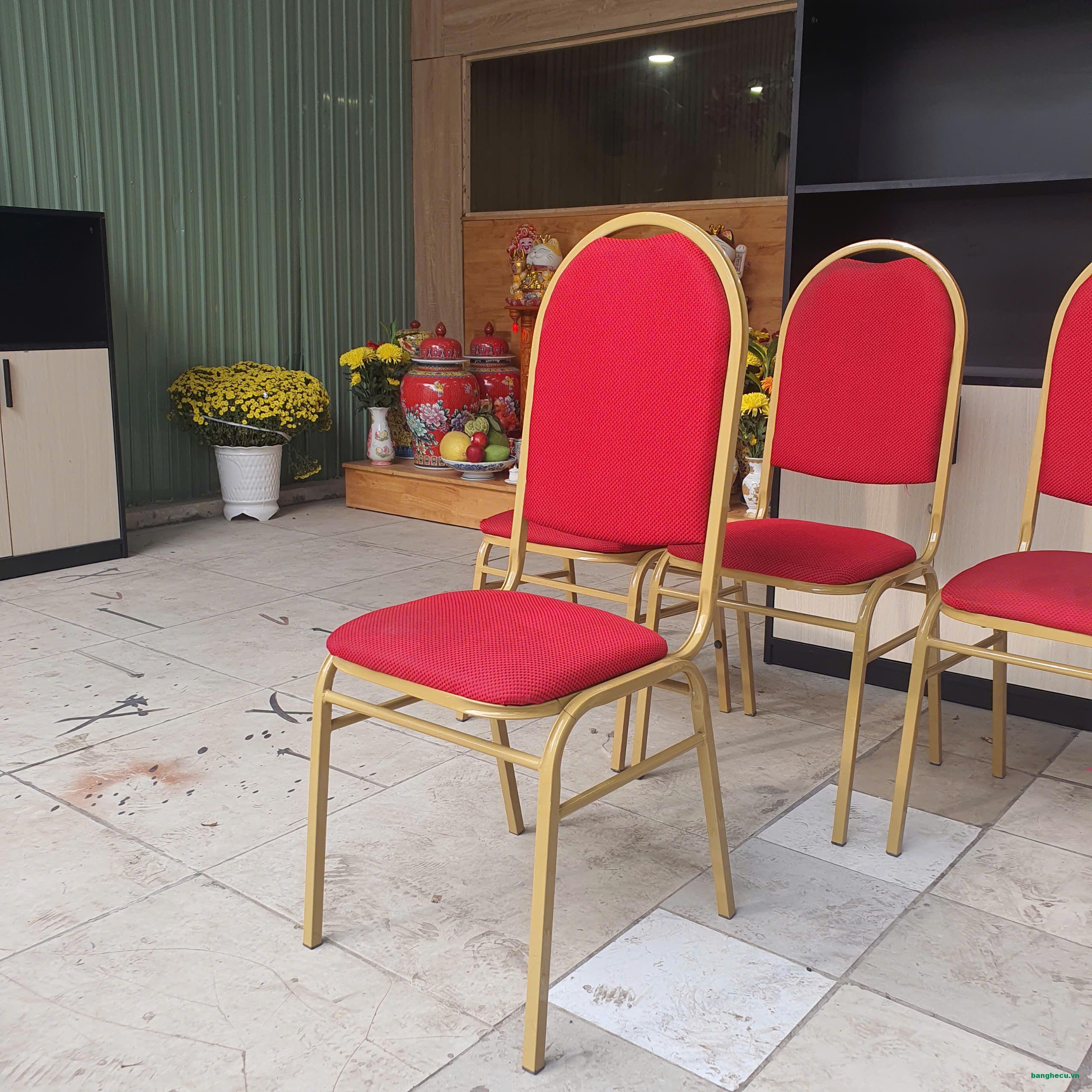 Ghế Banquet nệm bọc vải màu đỏ, ghế nhà hàng cũ đẹp - Ảnh 3