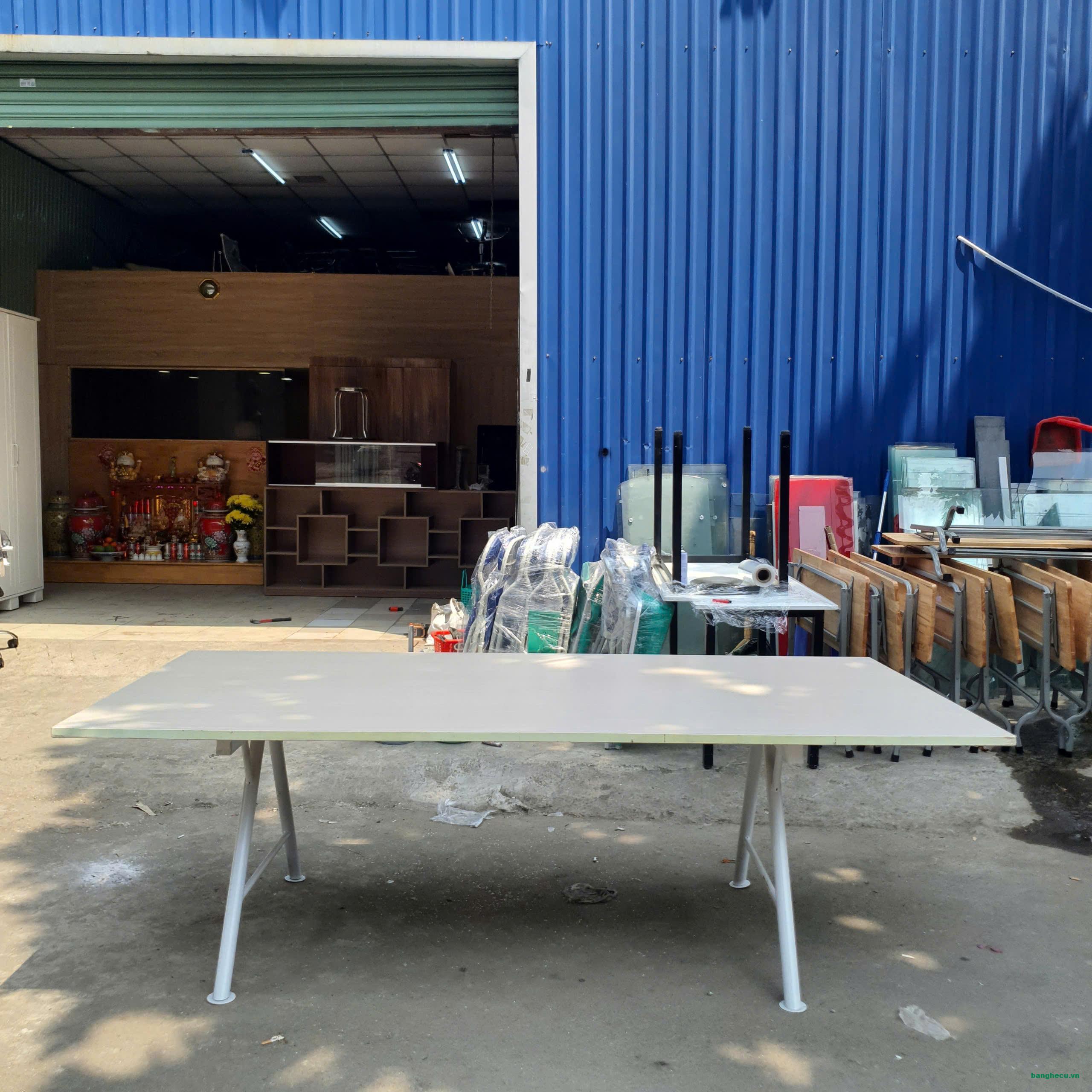 Bàn họp chân sắt hiện đại 1m2x2m4 như mới