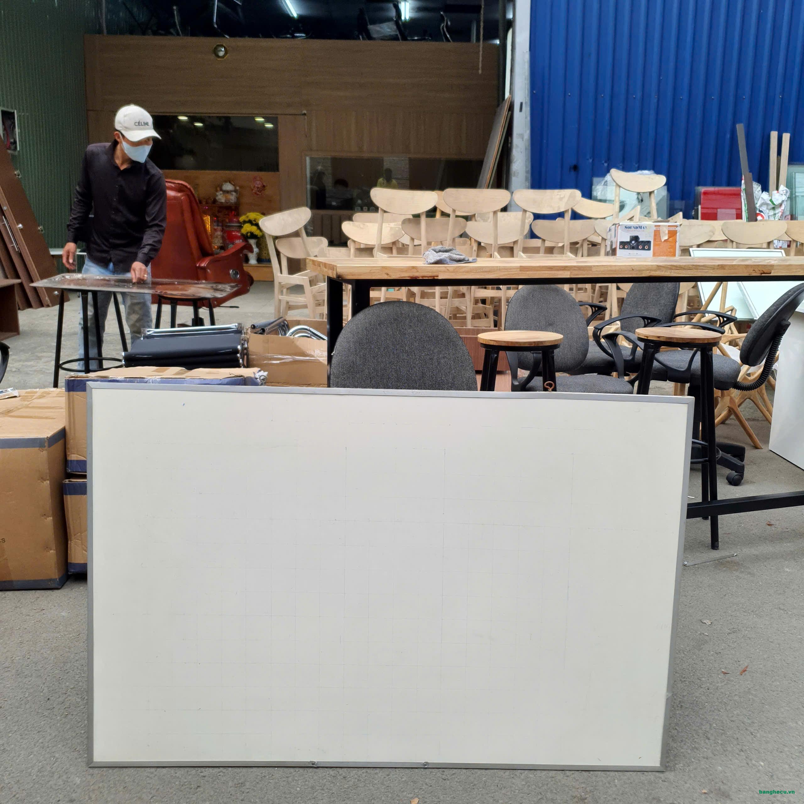 Bảng viết bút lông treo tường 1m2x80cm thanh lý