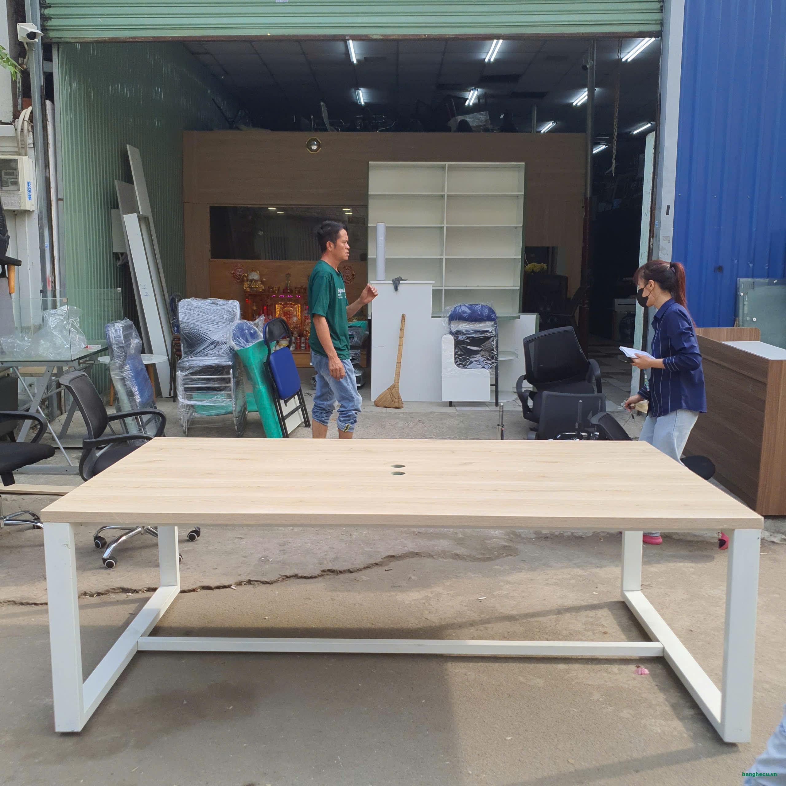 Bàn họp chân sắt 1m2x2m2 như mới thanh lý