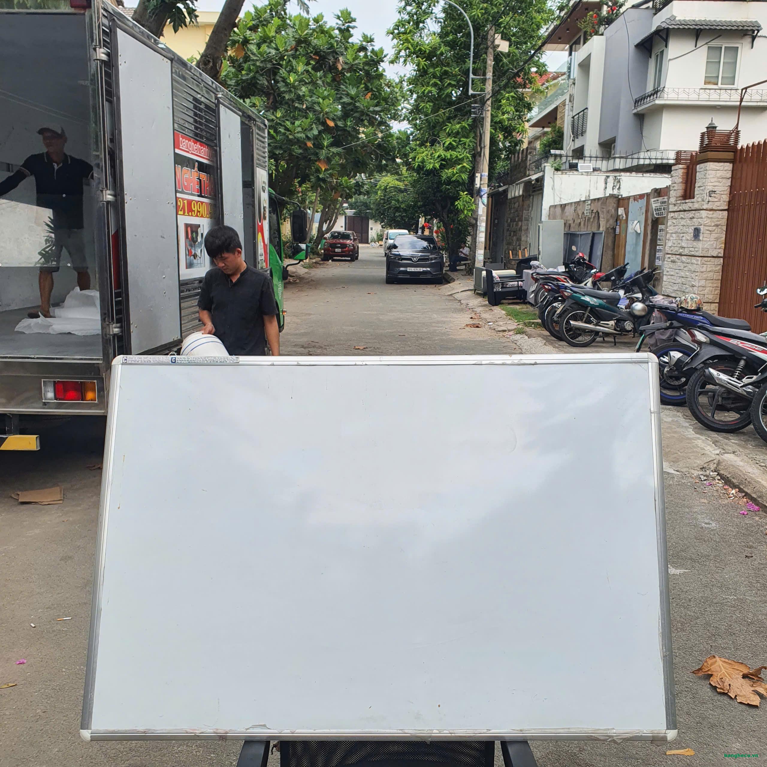 Bảng viết bút lông treo tường 1m2x80cm cũ đẹp