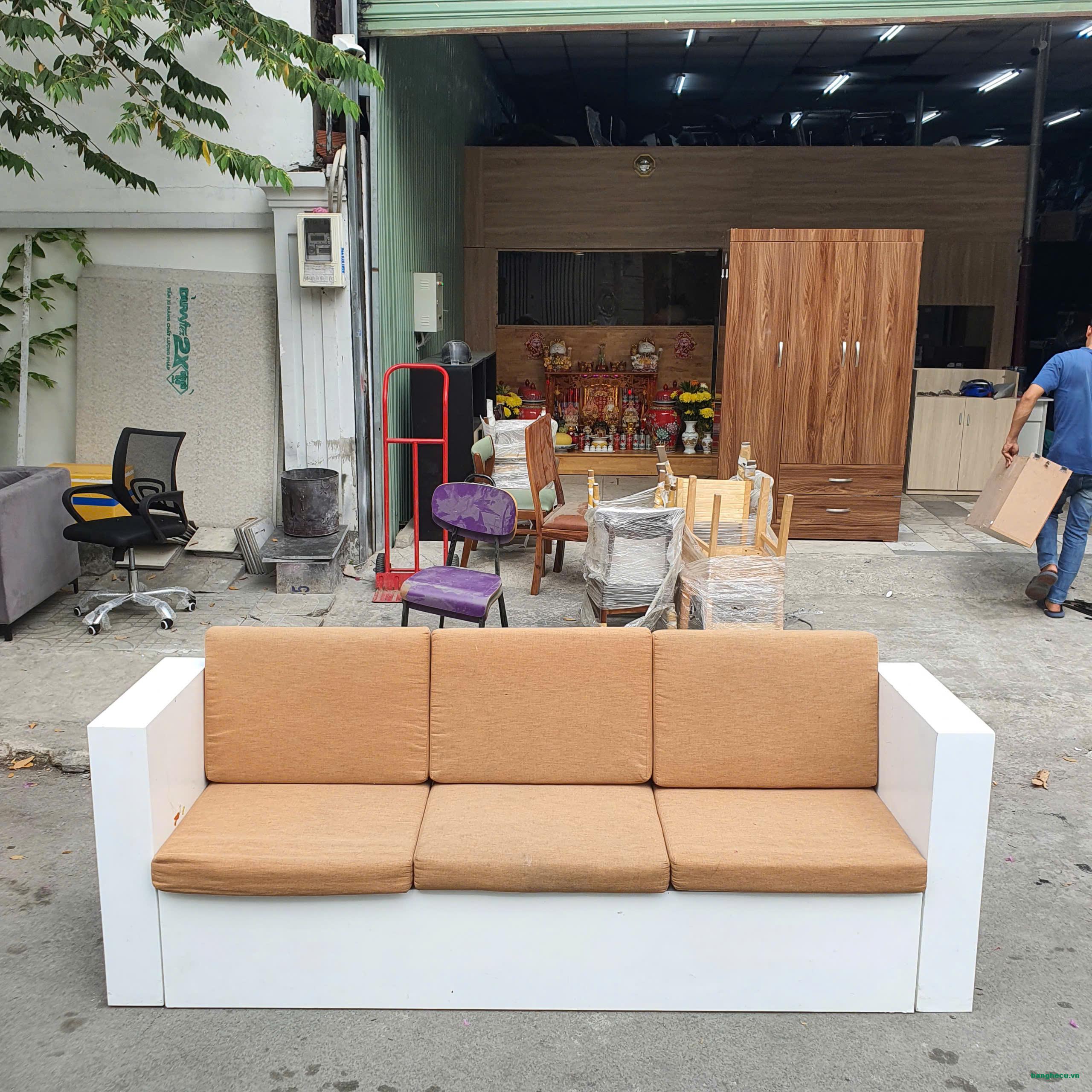 Băng ghế sofa 3 chỗ ngồi cũ dùng còn tốt