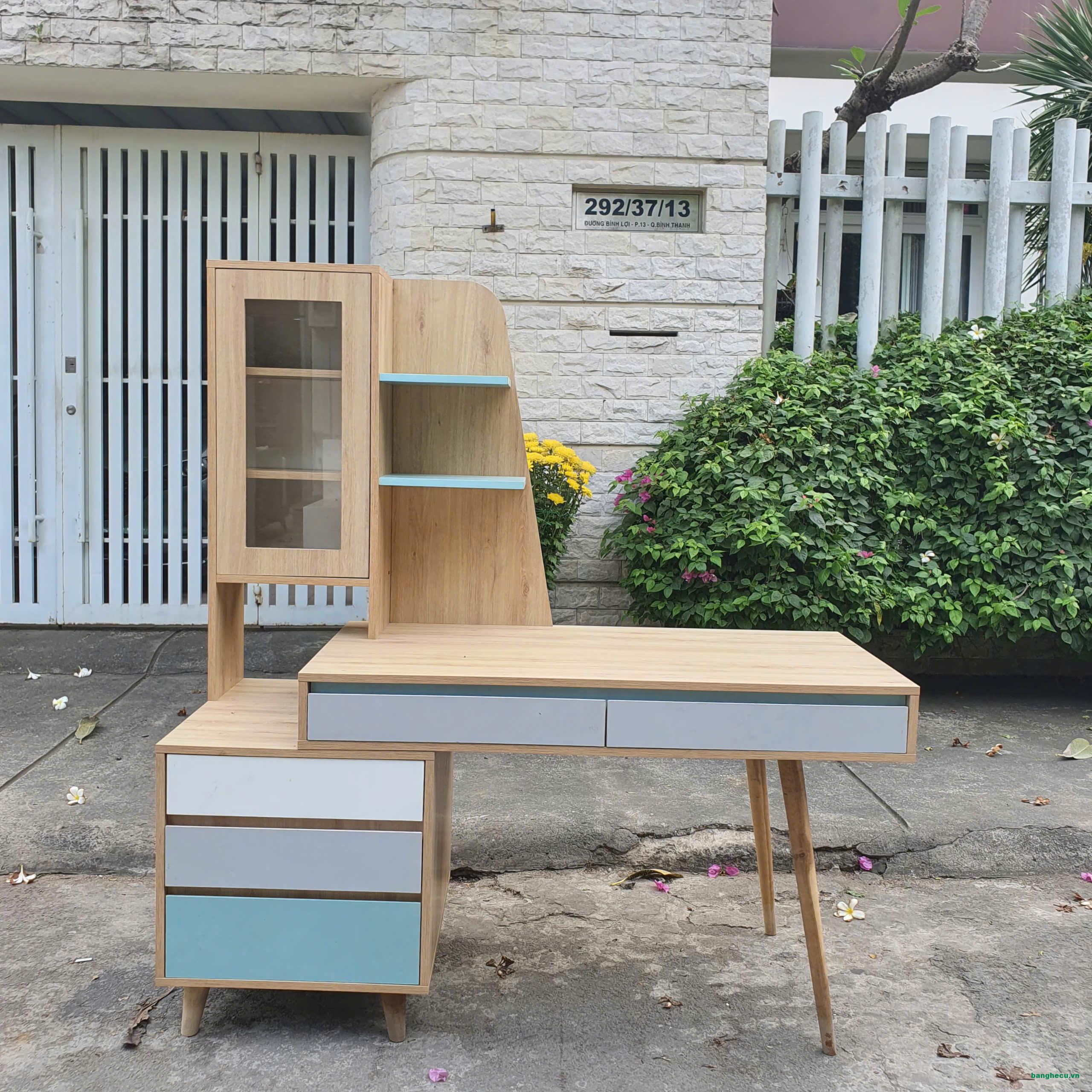 Bàn làm việc, bàn trang điểm kết hợp kệ trưng bày như mới - Ảnh 3