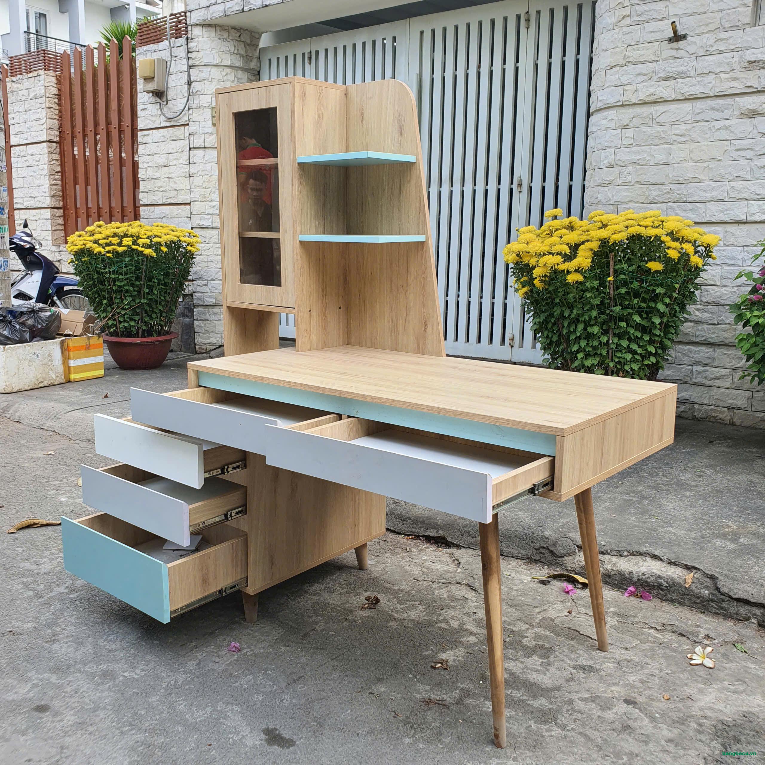 Bàn làm việc, bàn trang điểm kết hợp kệ trưng bày như mới