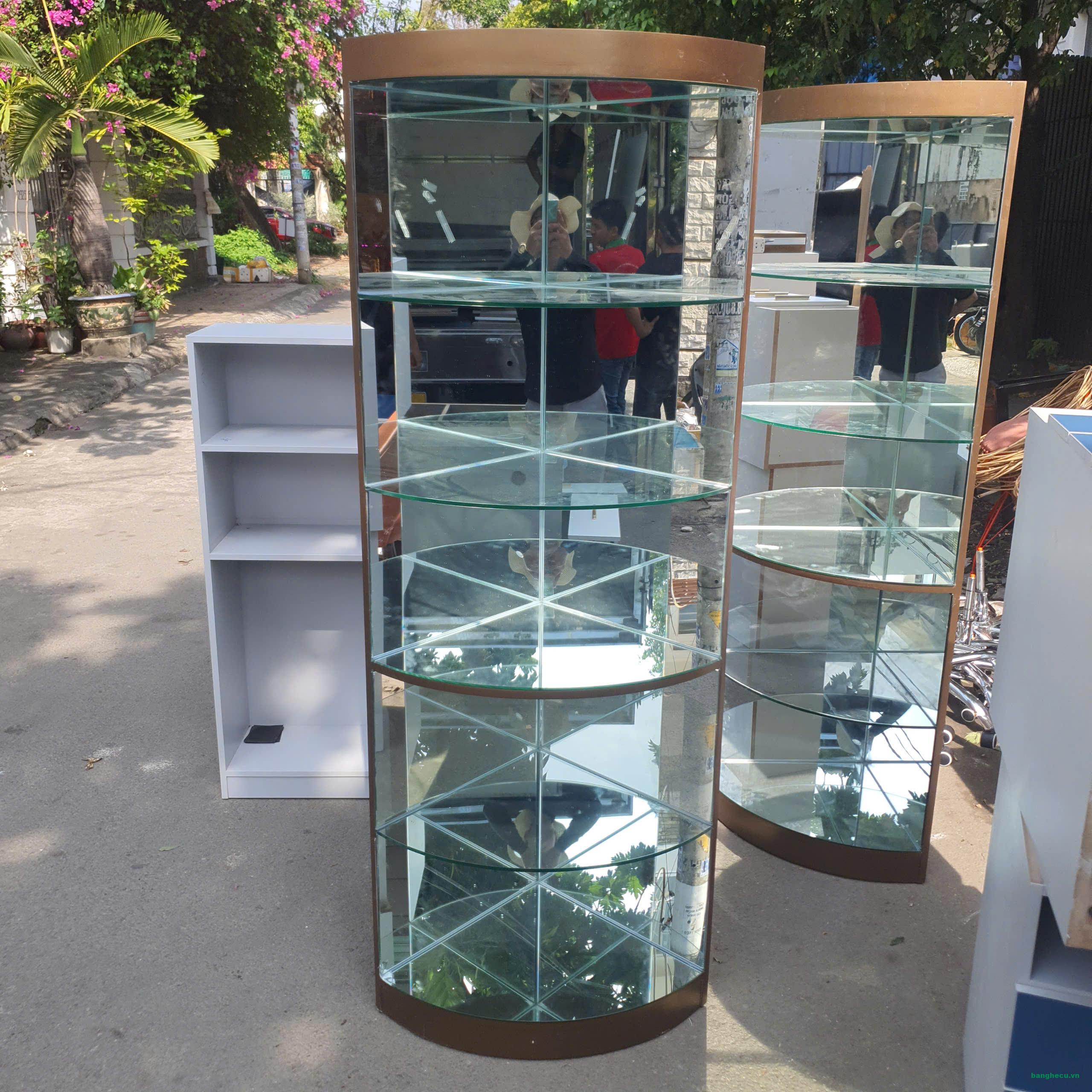 Kệ góc tường ngăn kính 1m9x70cm mới 95%