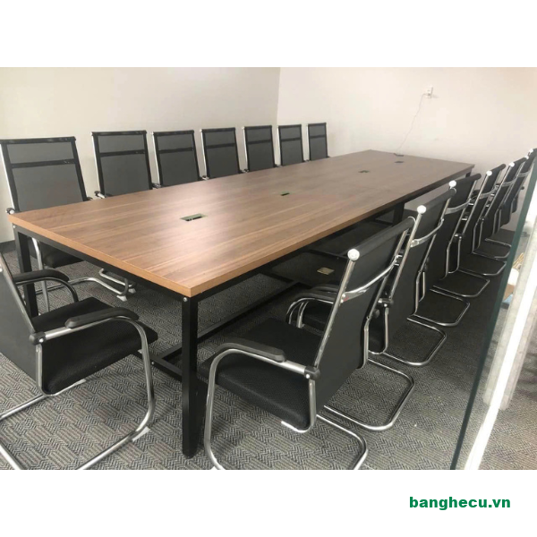 Combo bàn họp chân sắt kèm ghế chân quỳ mới