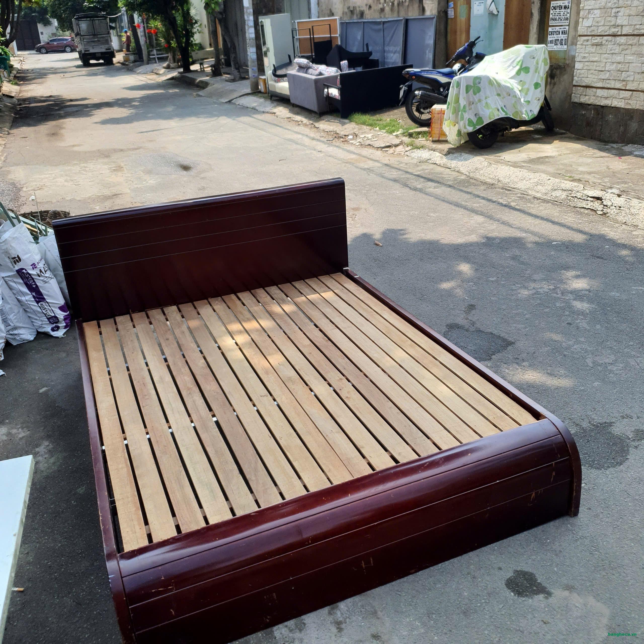 Thanh lý giường gỗ xoan đào 1m6x2m cũ đẹp - Ảnh 2