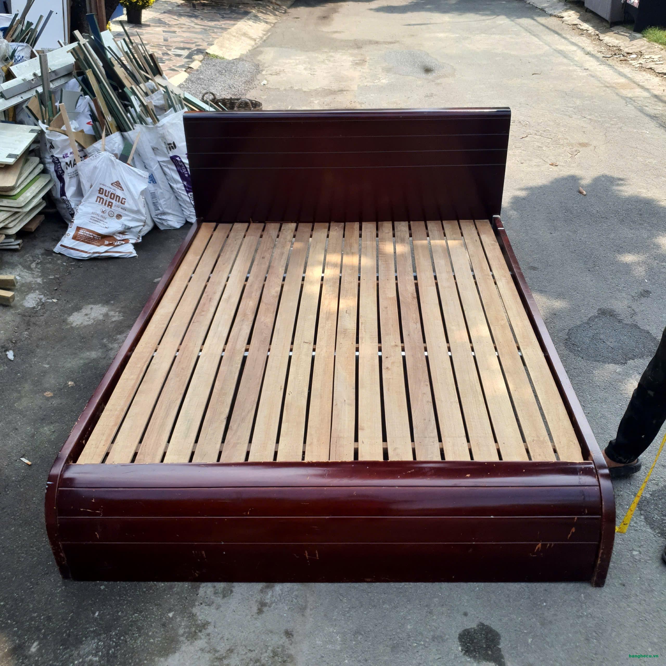 Thanh lý giường gỗ xoan đào 1m6x2m cũ đẹp - Ảnh 4