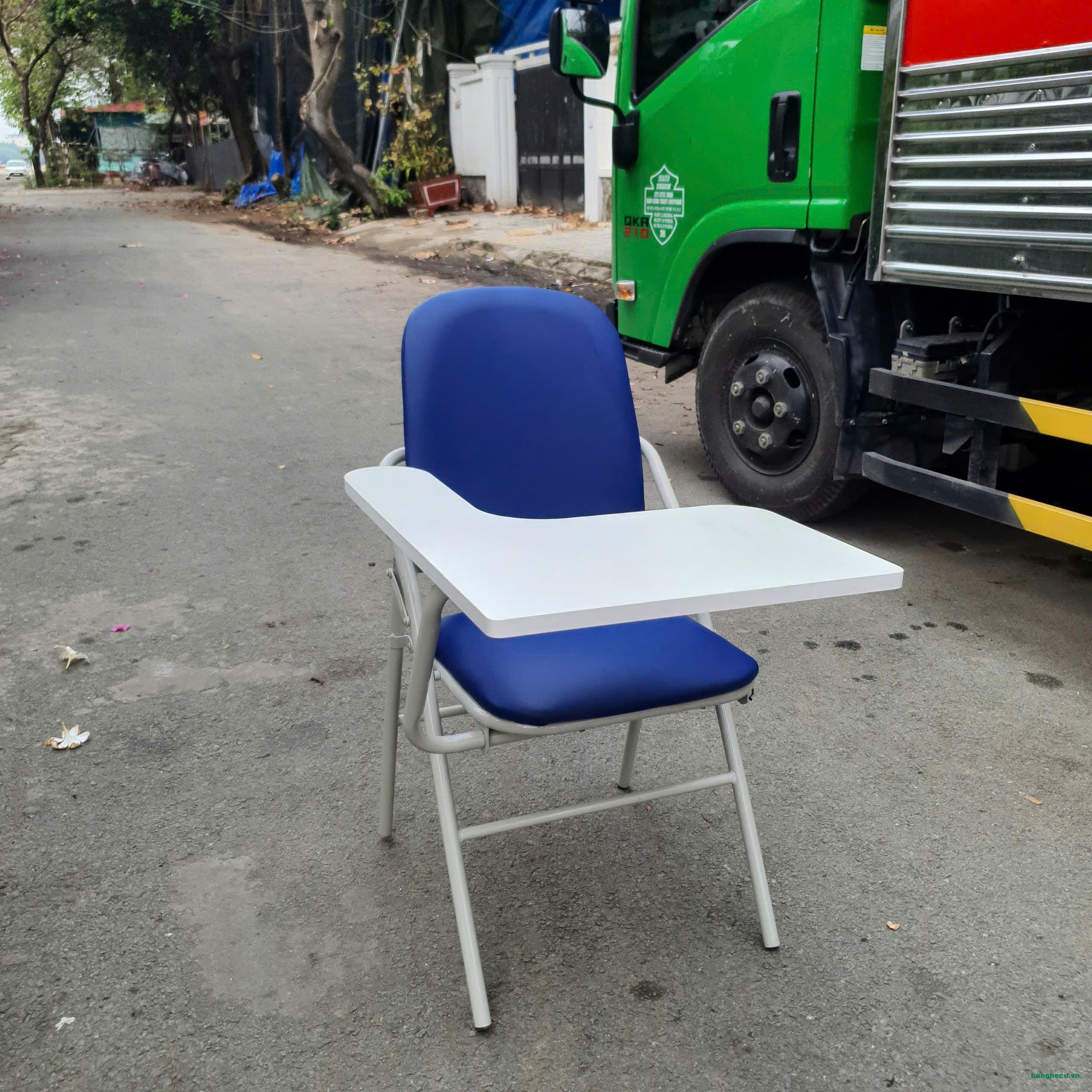 Ghế xếp xanh liền bàn lưng cao tồn kho