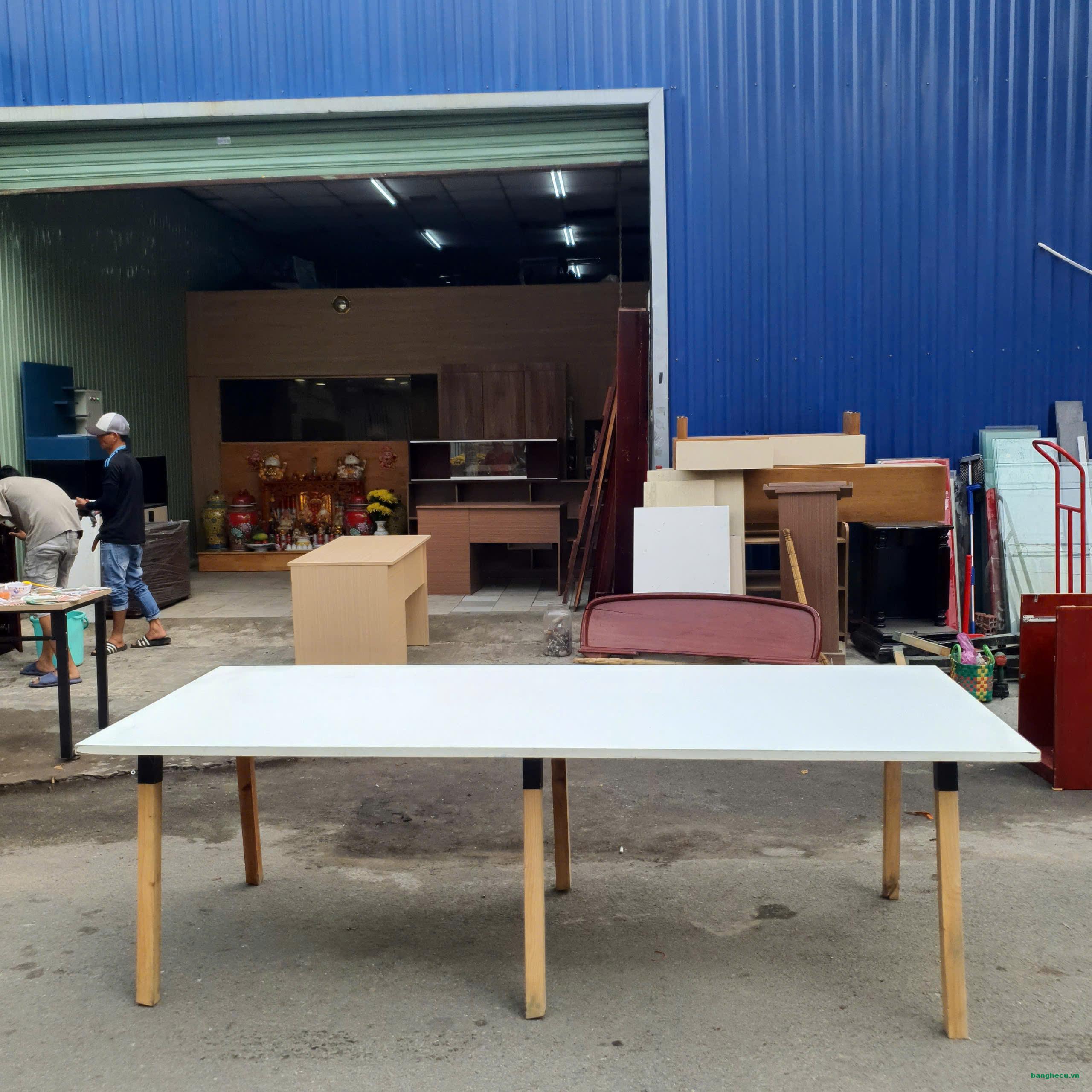 Bàn họp văn phòng dài 2m4 chân gỗ tự nhiên mới 90% - Ảnh 3