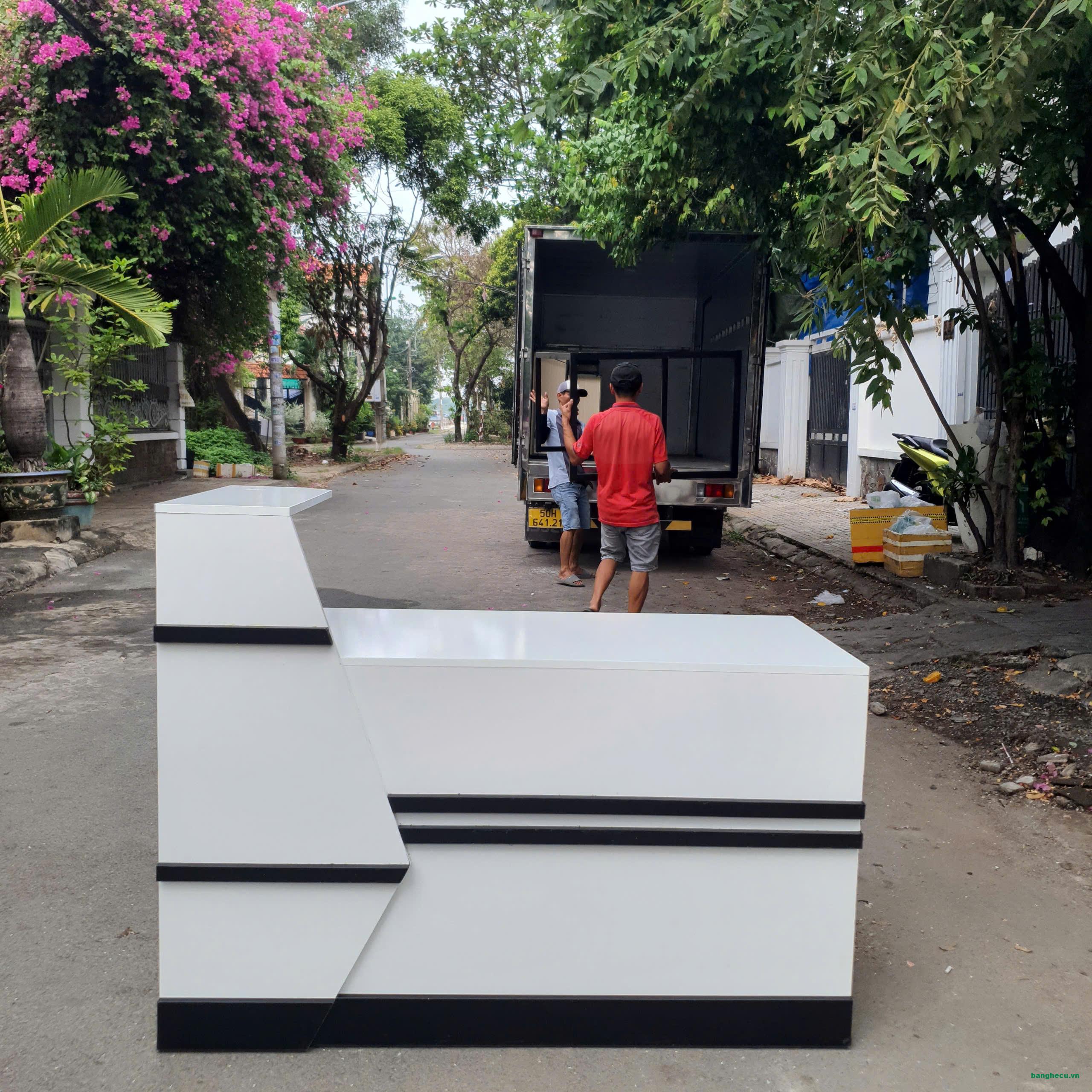 Quầy lễ tân, quầy thu ngân gỗ công nghiệp chống ẩm 1m4