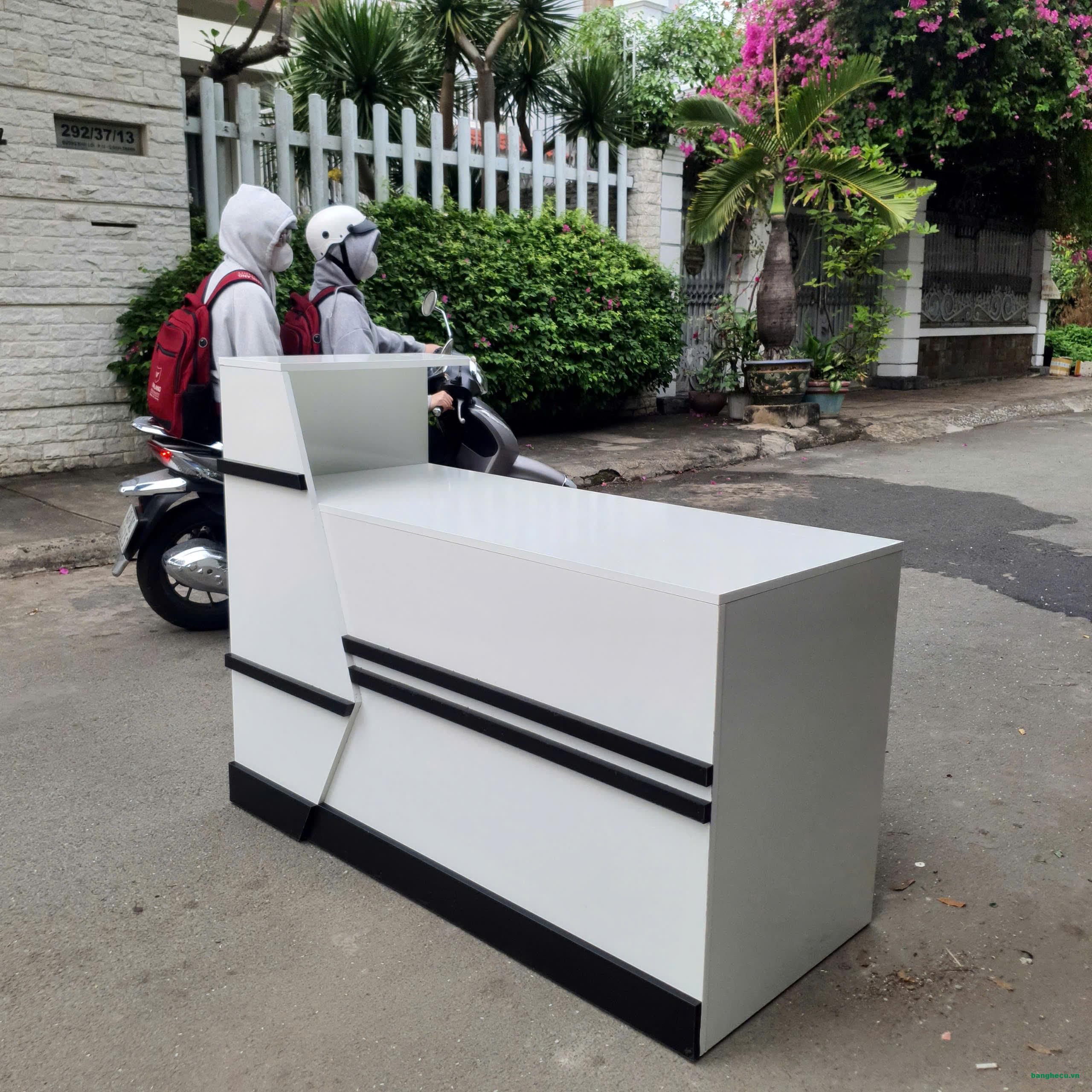 Quầy lễ tân, quầy thu ngân gỗ công nghiệp chống ẩm 1m4 - Ảnh 3