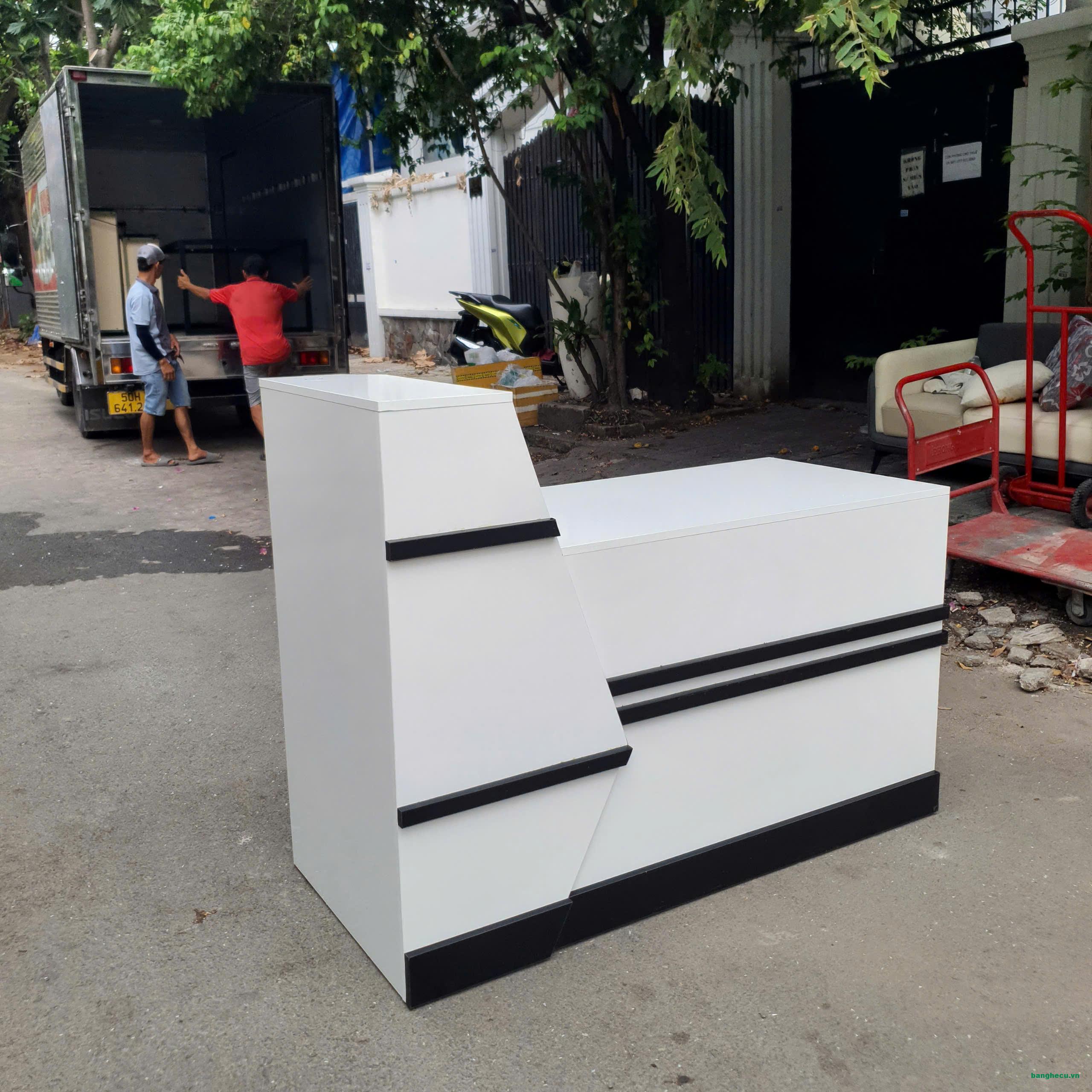 Quầy lễ tân, quầy thu ngân gỗ công nghiệp chống ẩm 1m4 - Ảnh 2