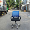 Ghế xoay văn phòng lưng lưới màu xanh mới 90%
