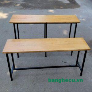 Bộ bàn ghế học sinh ngồi học mặt gỗ tự nhiên mới 90%