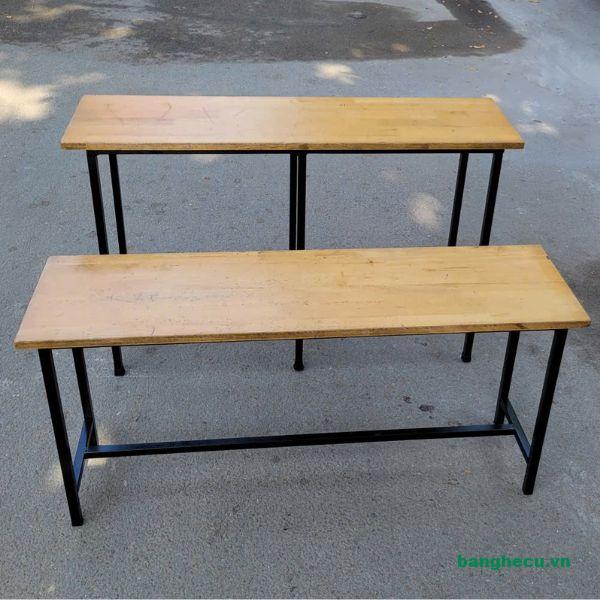 Bộ bàn ghế học sinh ngồi học mặt gỗ tự nhiên mới 90%