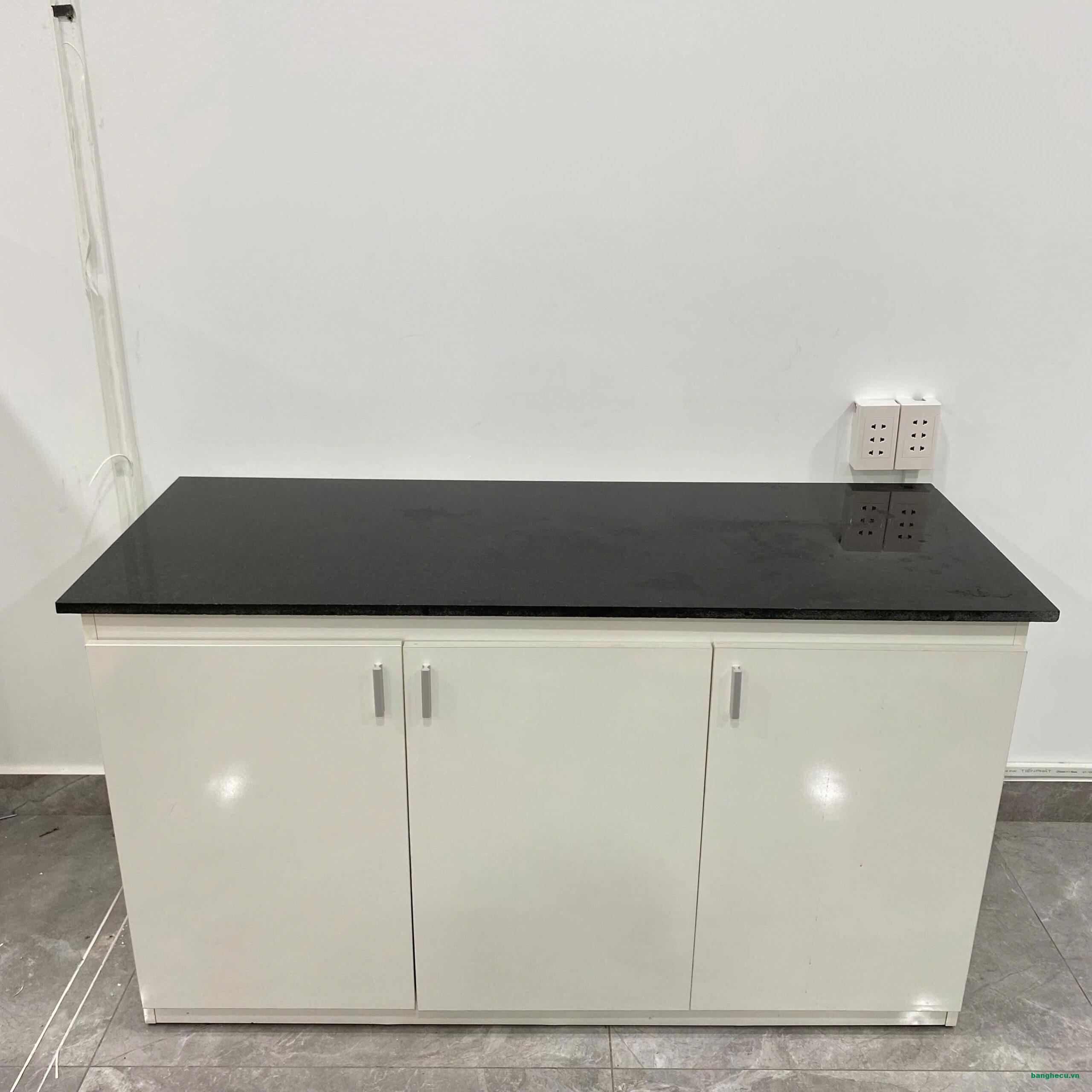 Tủ bếp dưới gỗ công nghiệp 1m35x55cm mới 90%