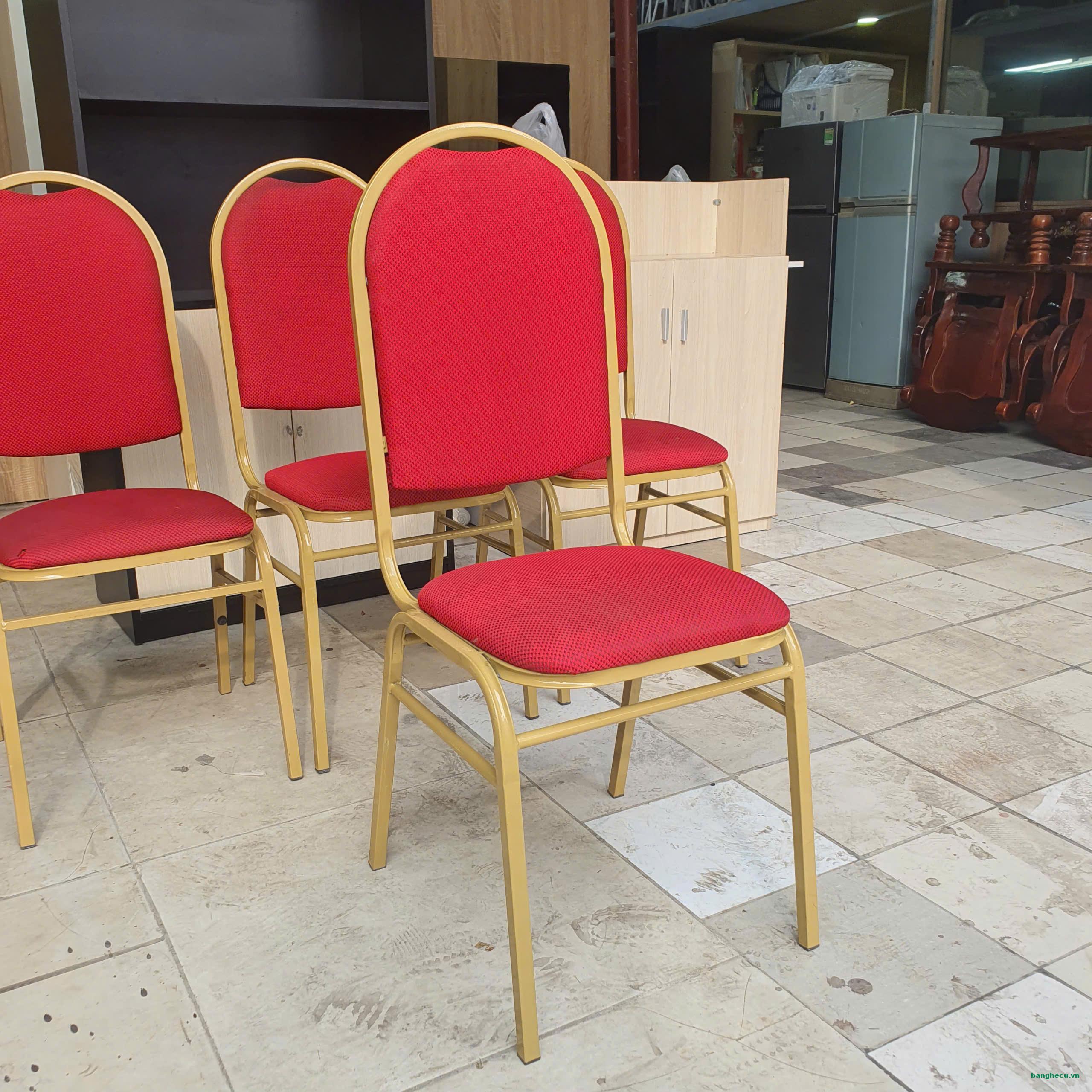 Ghế Banquet nệm bọc vải màu đỏ, ghế nhà hàng cũ đẹp - Ảnh 2