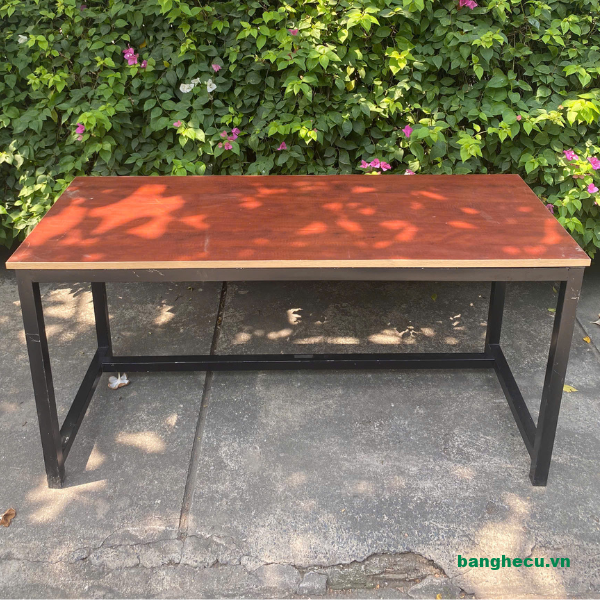 Bàn làm việc chân sắt 1m5x60cm mới 90%