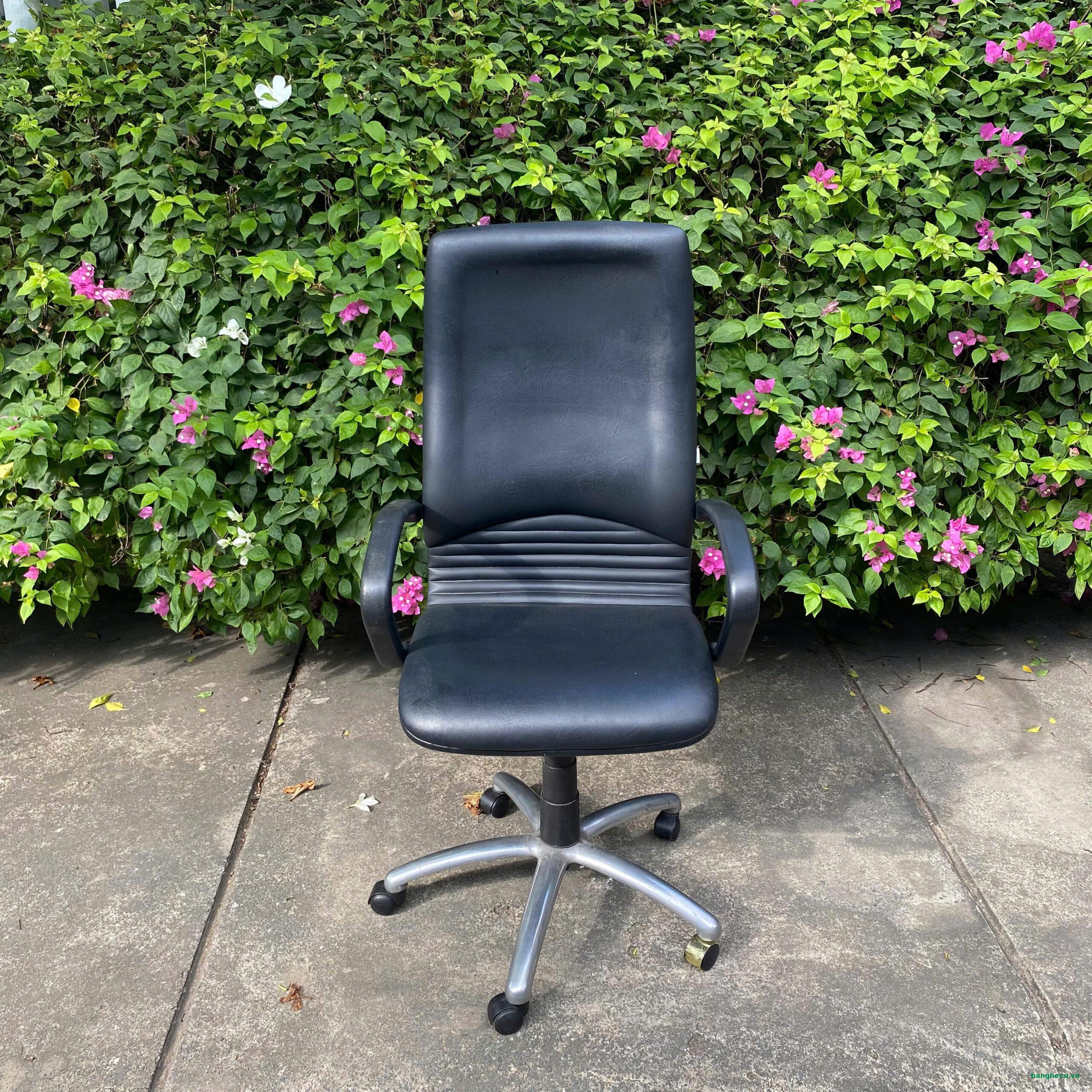 Ghế xoay văn phòng bọc da lưng cao chân inox thanh lý