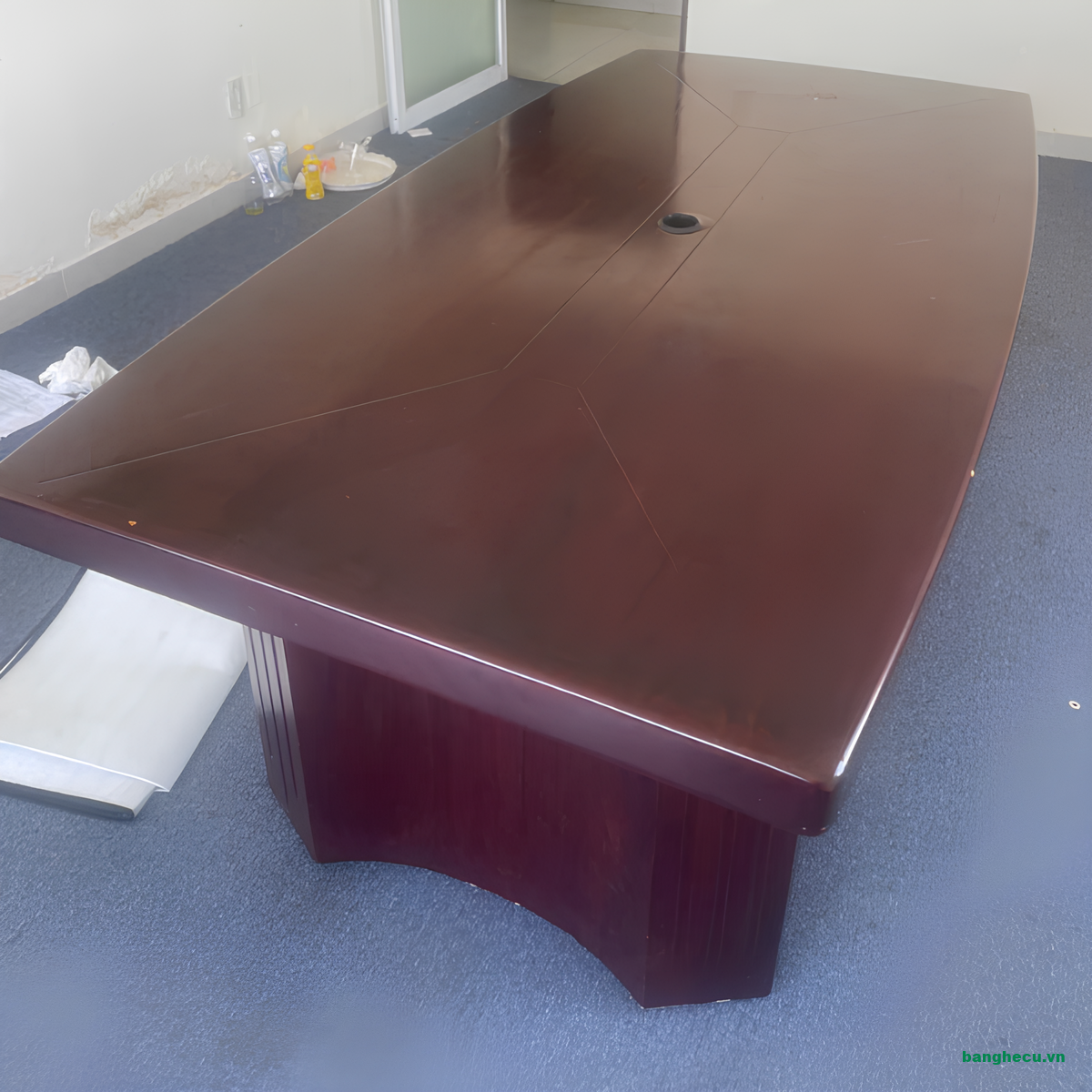 Bàn họp gỗ MDF nâu thương hiệu Hòa Phát thanh lý