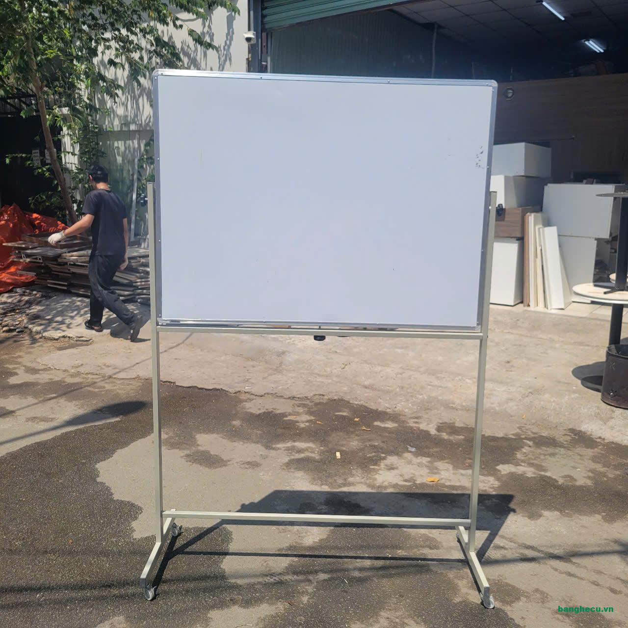 Thanh lý Bảng viết bút lông có chân 90cm x1m25