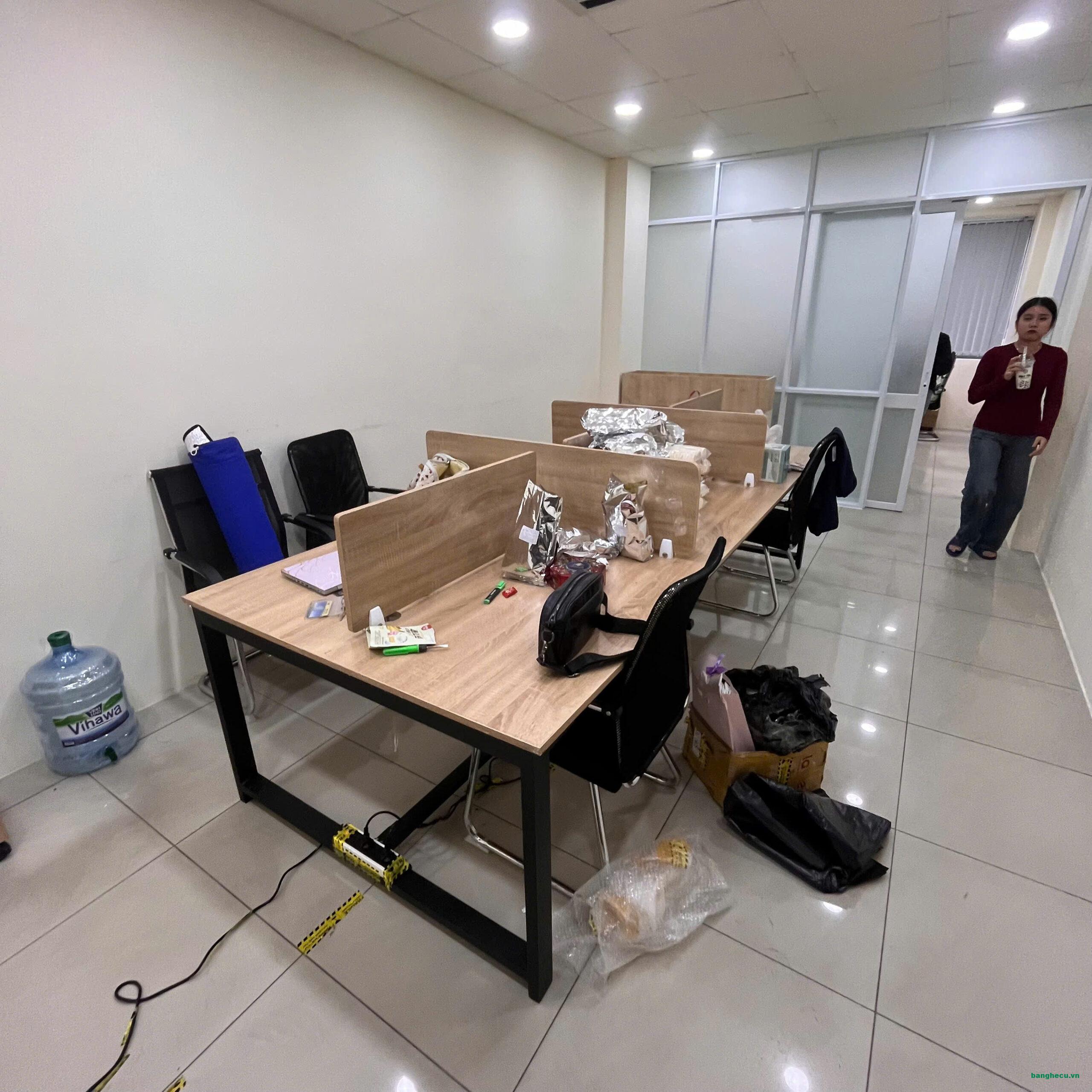 Cụm bàn làm việc 6 chỗ ngồi 1m2x3m có vách ngăn thanh lý