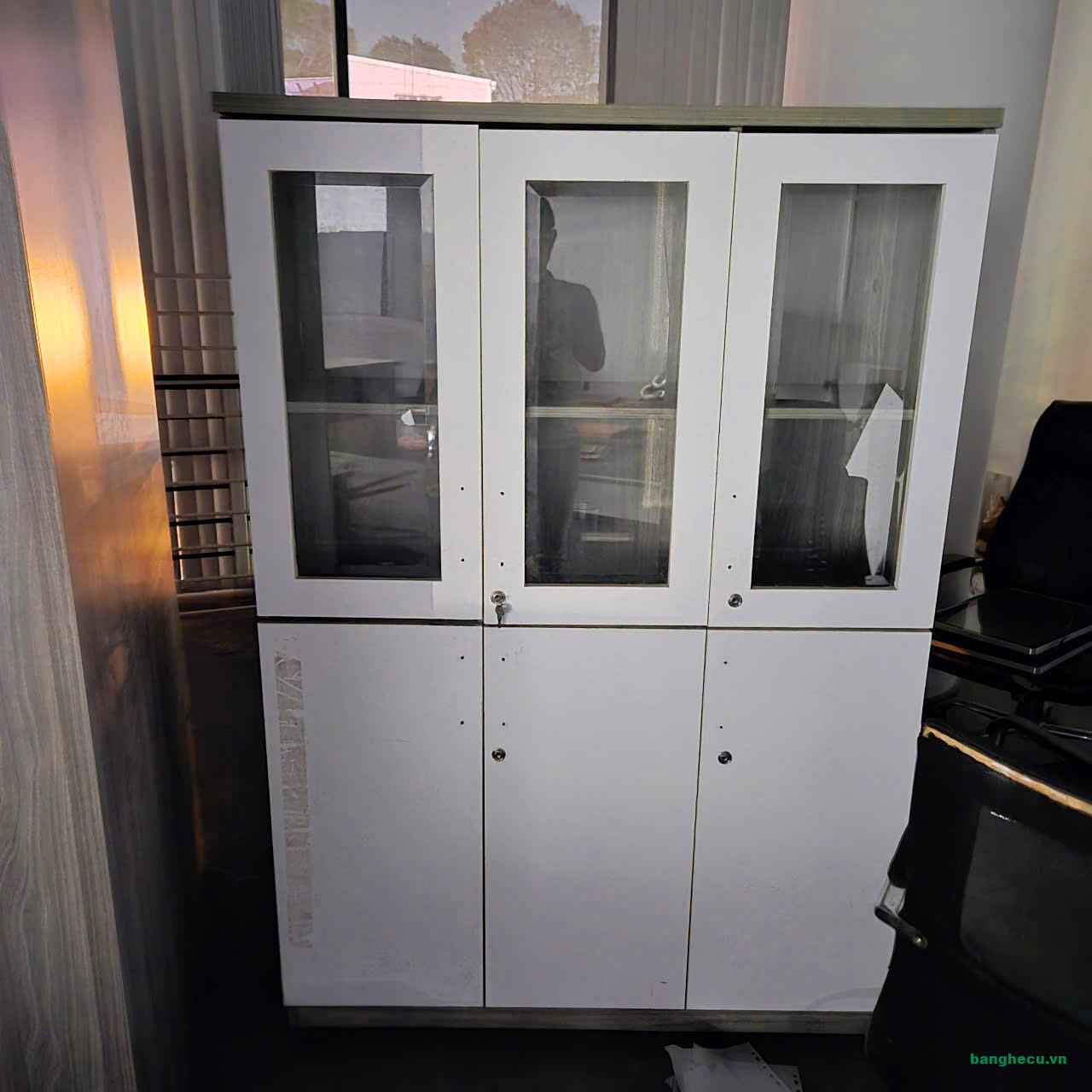 Tủ hồ sơ cửa kính gỗ MDF 1m2x1m6 mới 90%