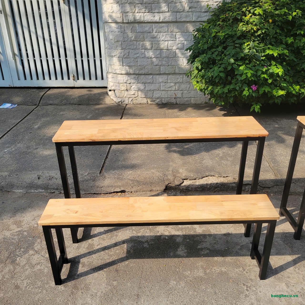 Bộ bàn ghế học sinh chân sắt mới 100%