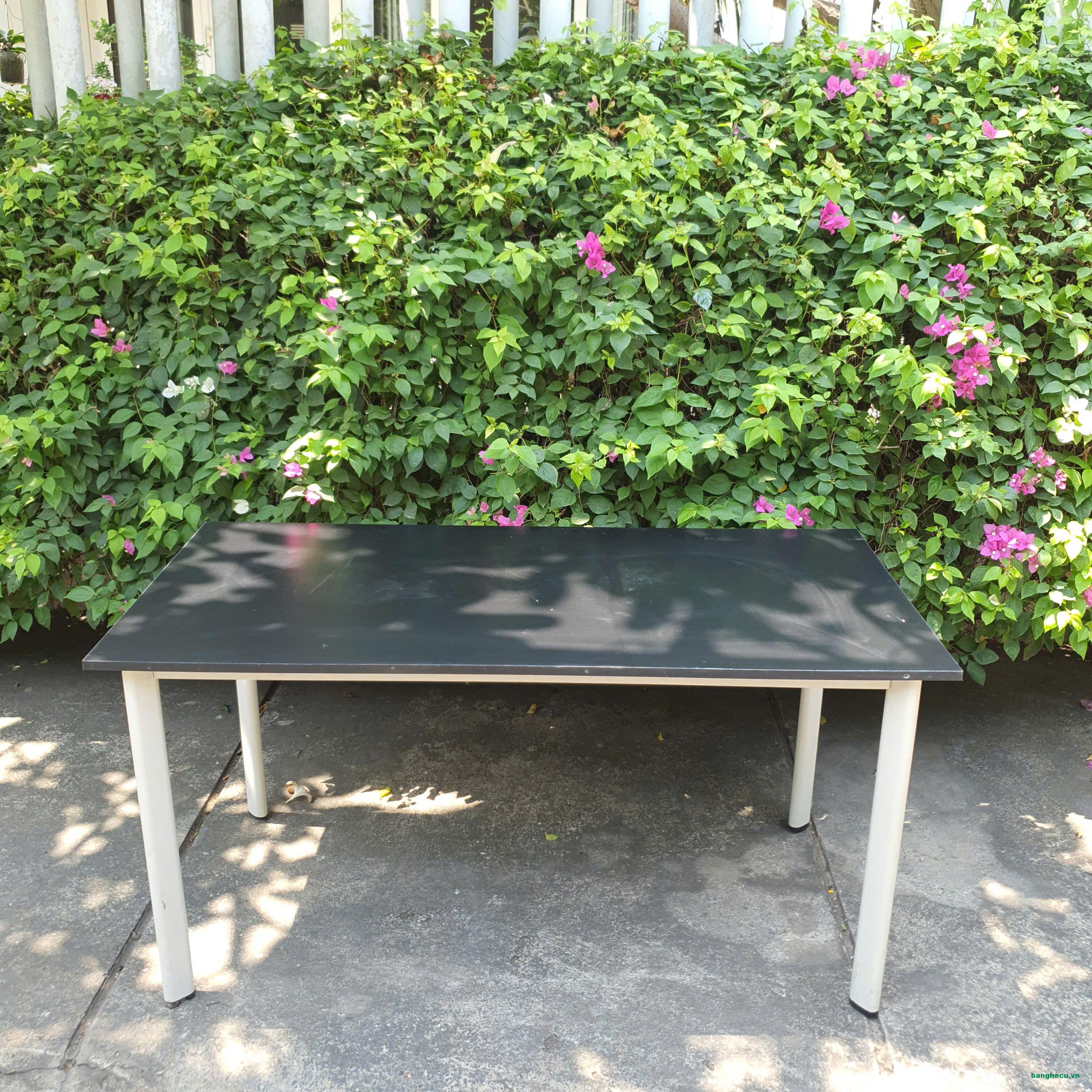 Thanh lý Bàn chân sắt 1m45x70cm màu đen