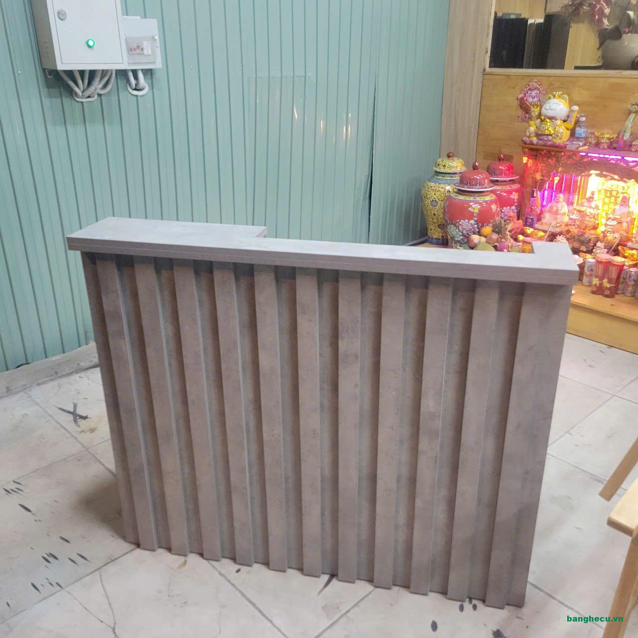 Quầy lễ tân 1m2 gỗ MDF màu xám xi măng