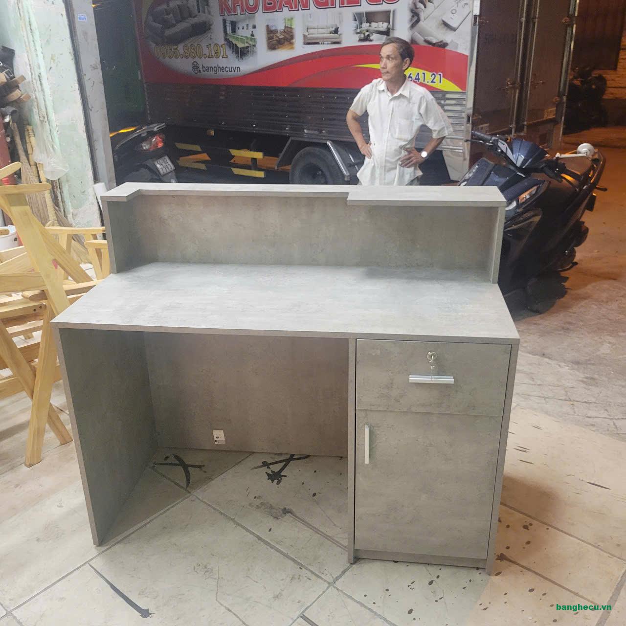 Quầy lễ tân 1m2 gỗ MDF màu xám xi măng - Ảnh 2